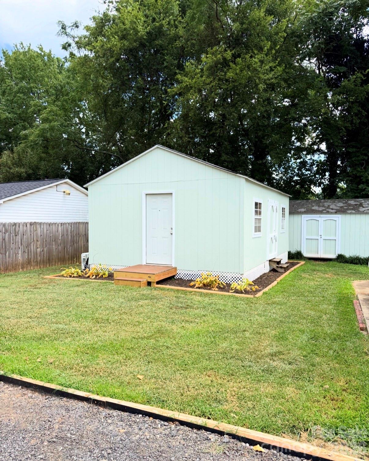 2827 E Long Avenue Property Photo 17