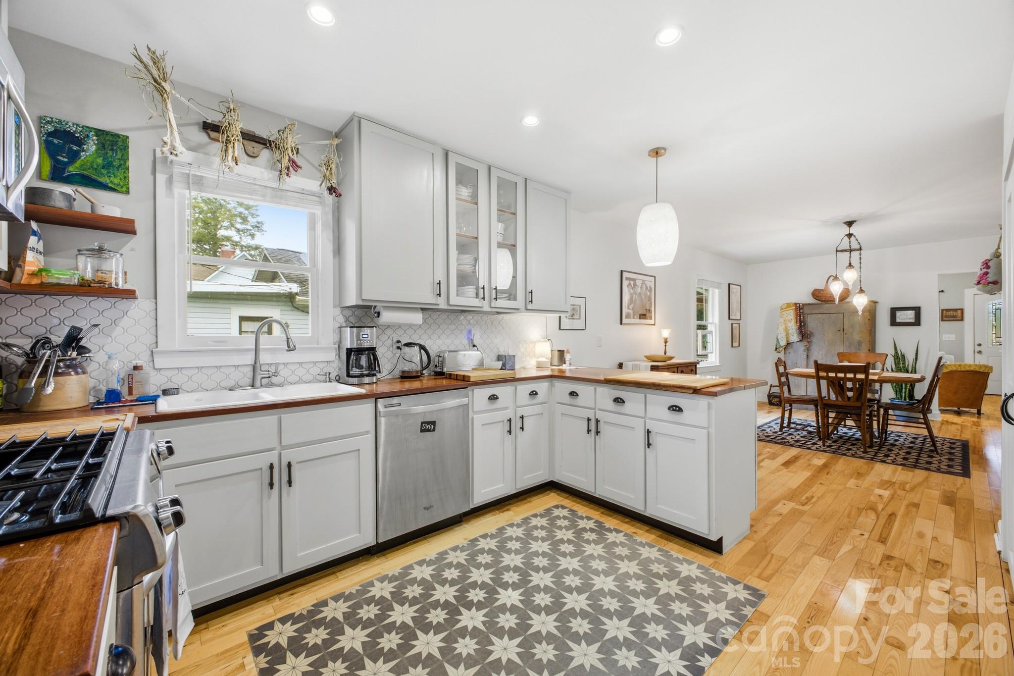 1207 Willow Road Property Photo 10