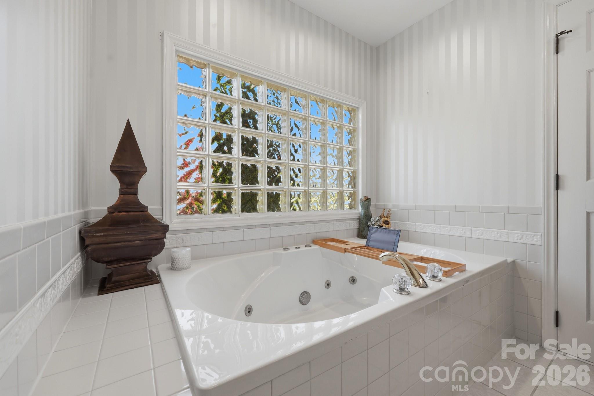 358 Olde Charter Circle 8 Property Photo 17