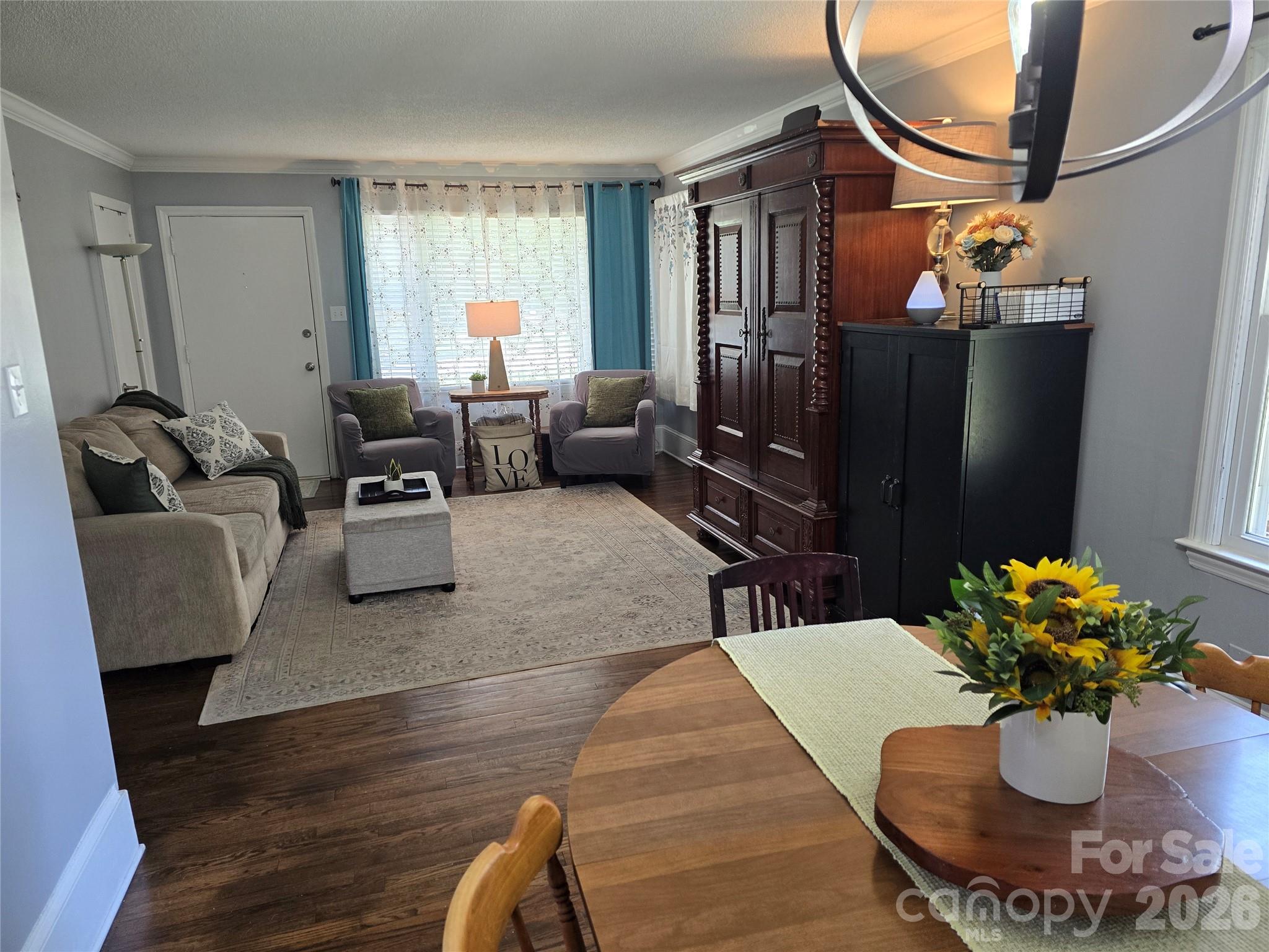2493 Oakwood Circle Property Photo 7