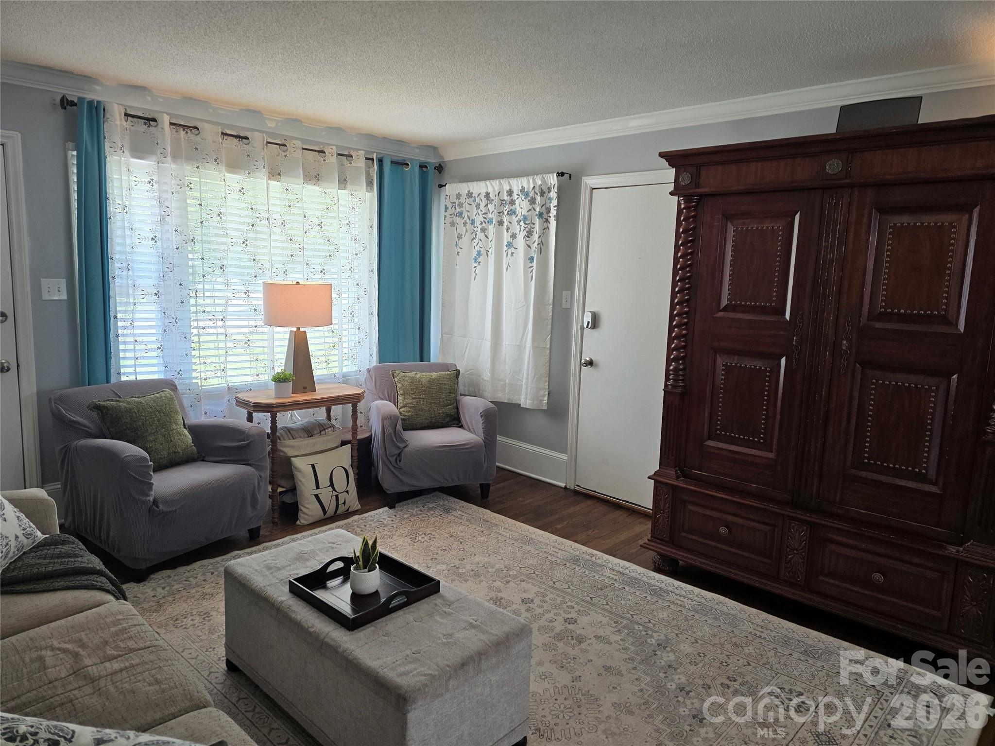 2493 Oakwood Circle Property Photo 9