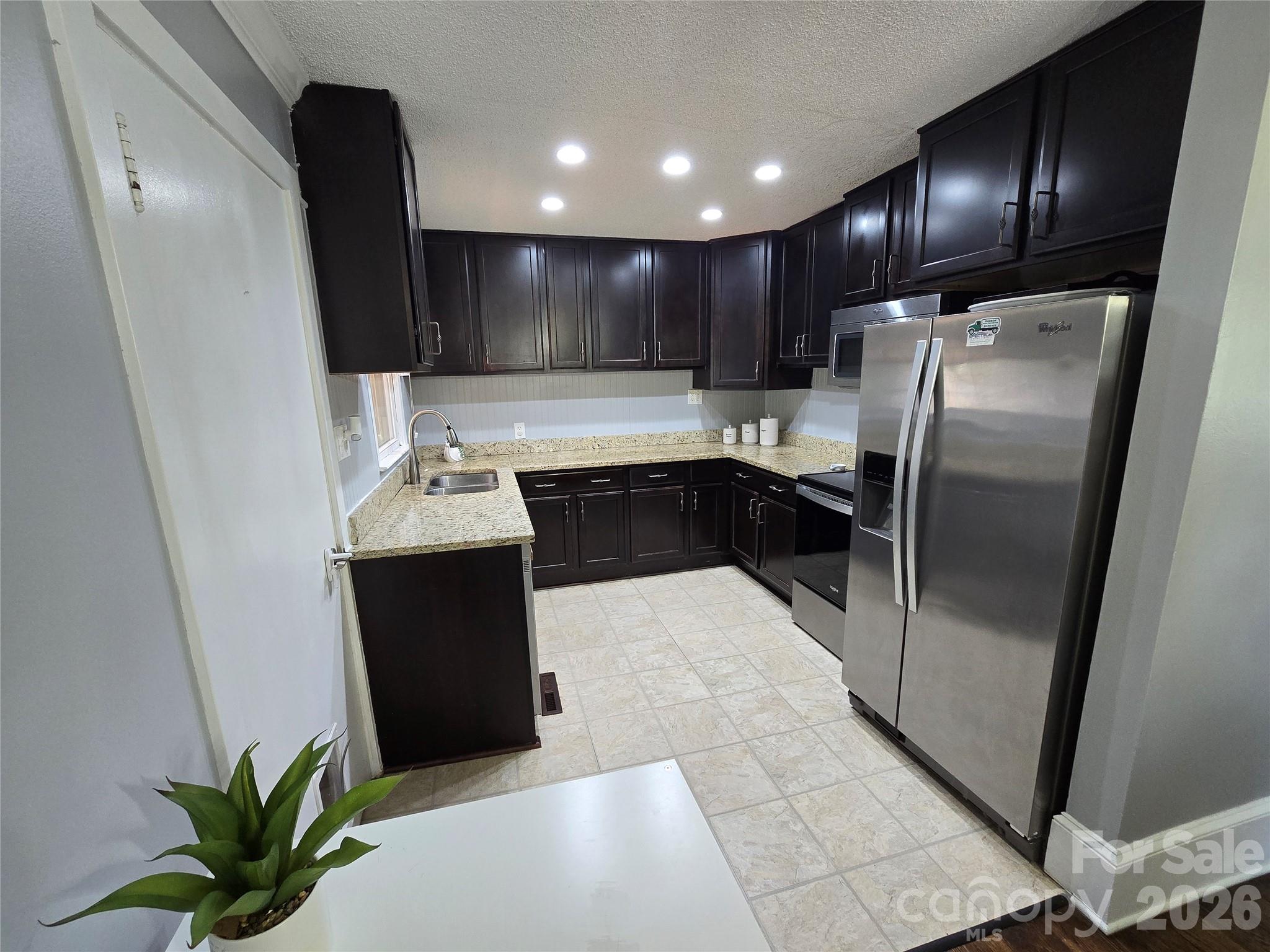 2493 Oakwood Circle Property Photo 12