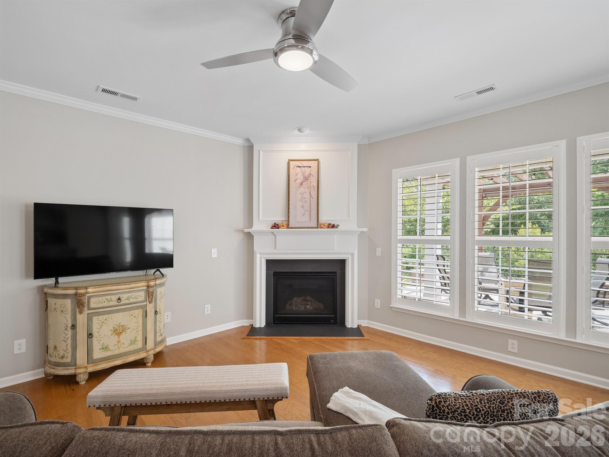 8077 Crater Lake Drive Property Photo 8