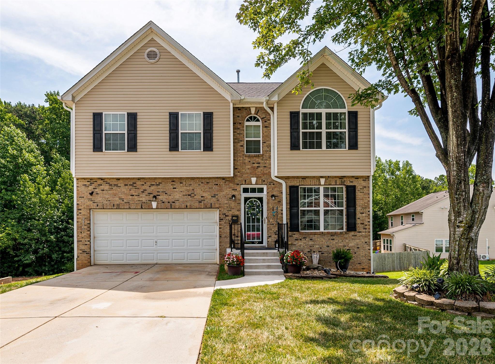 4816 Eagle Creek Drive Property Photo 2