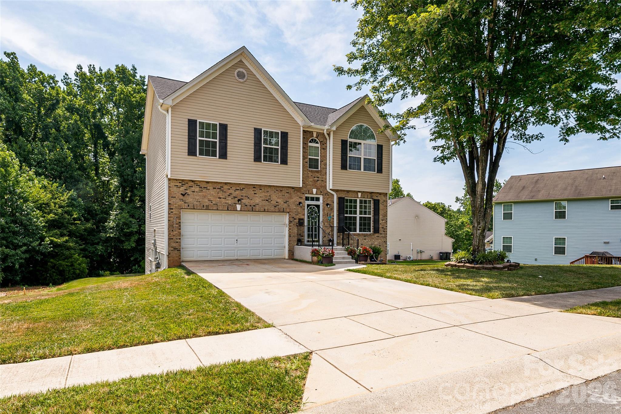 4816 Eagle Creek Drive Property Photo 3