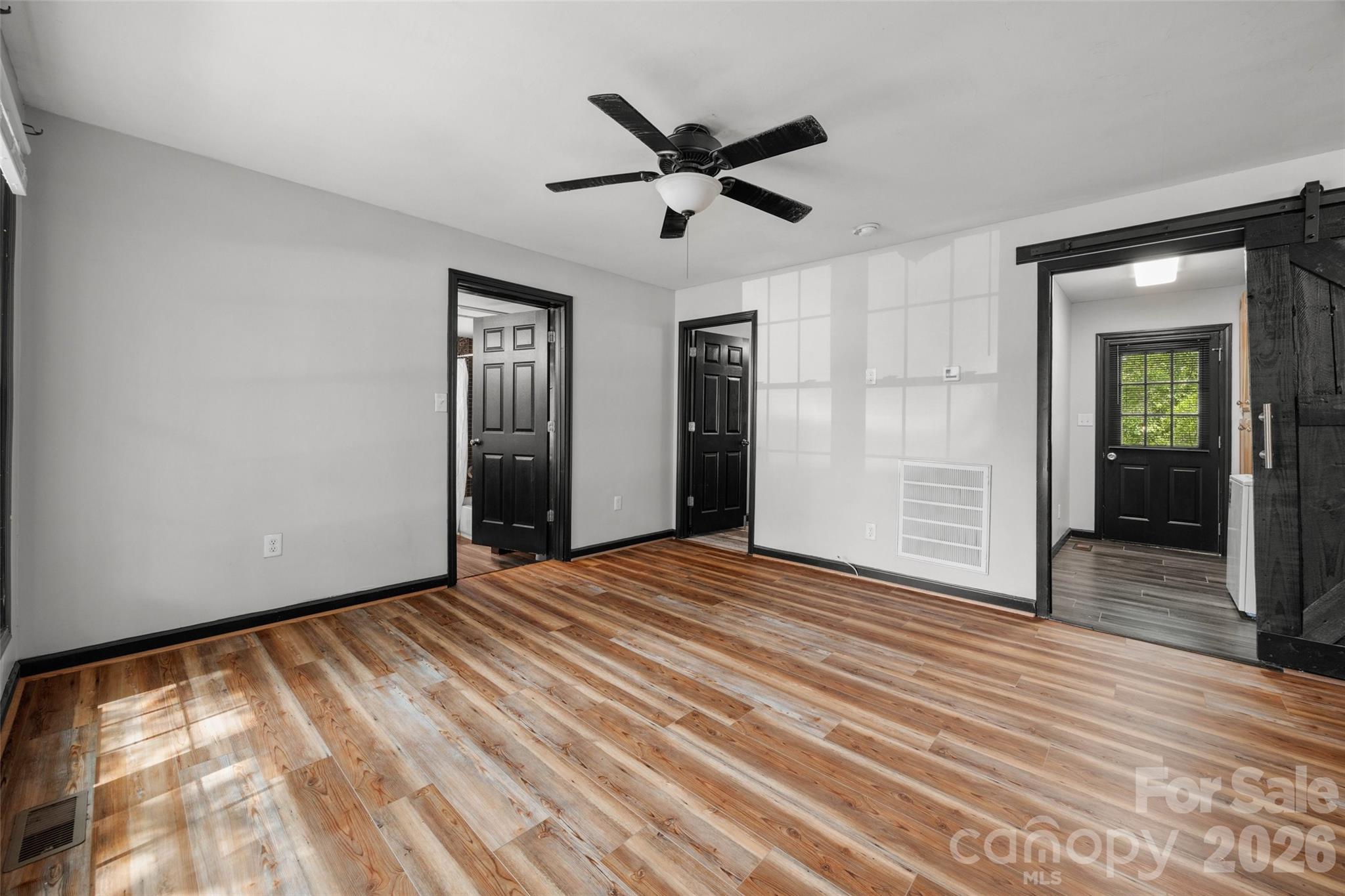 897 Eastwood Drive Property Photo 4