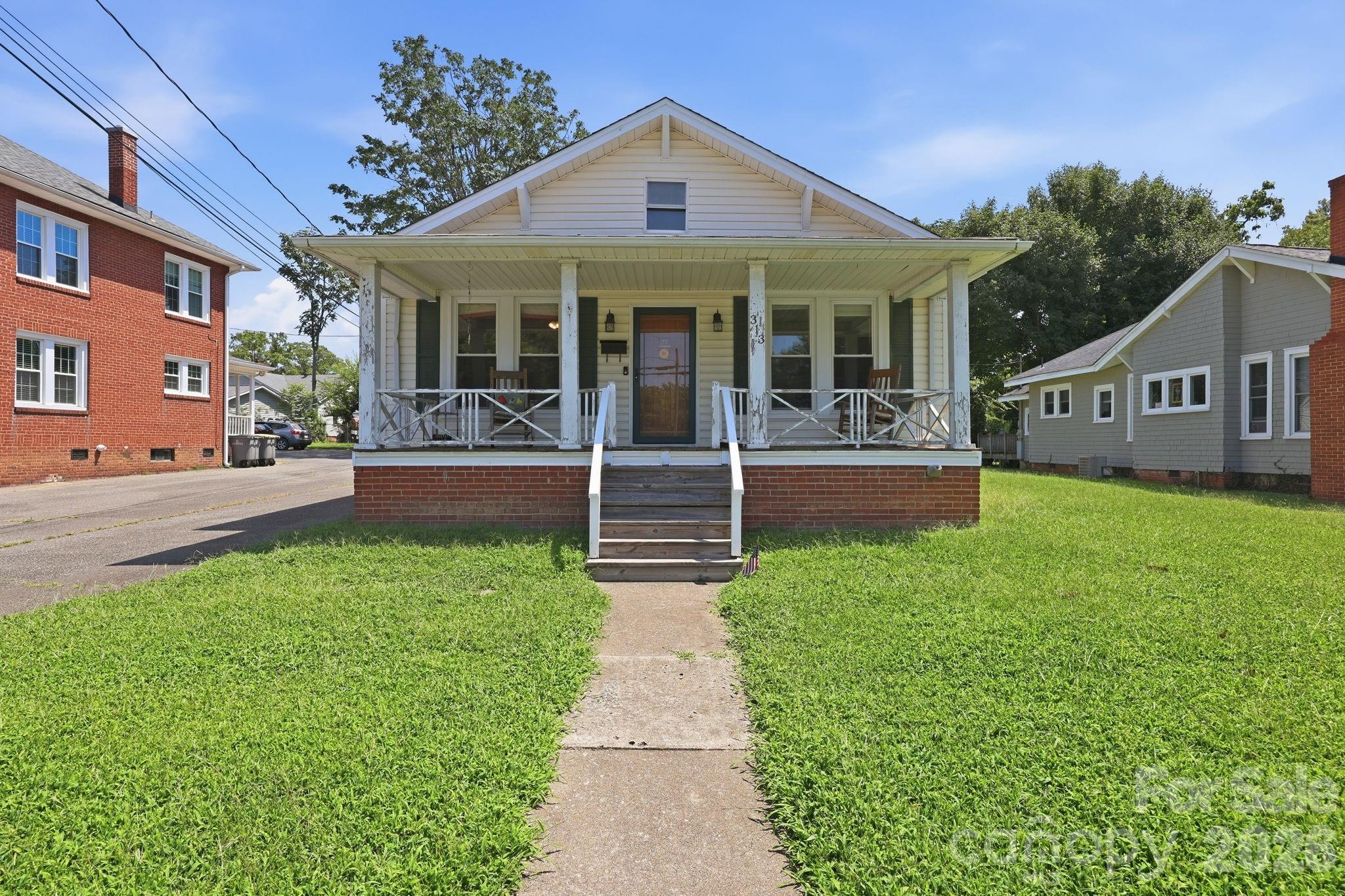 313 S Ridge Avenue Property Photo 1
