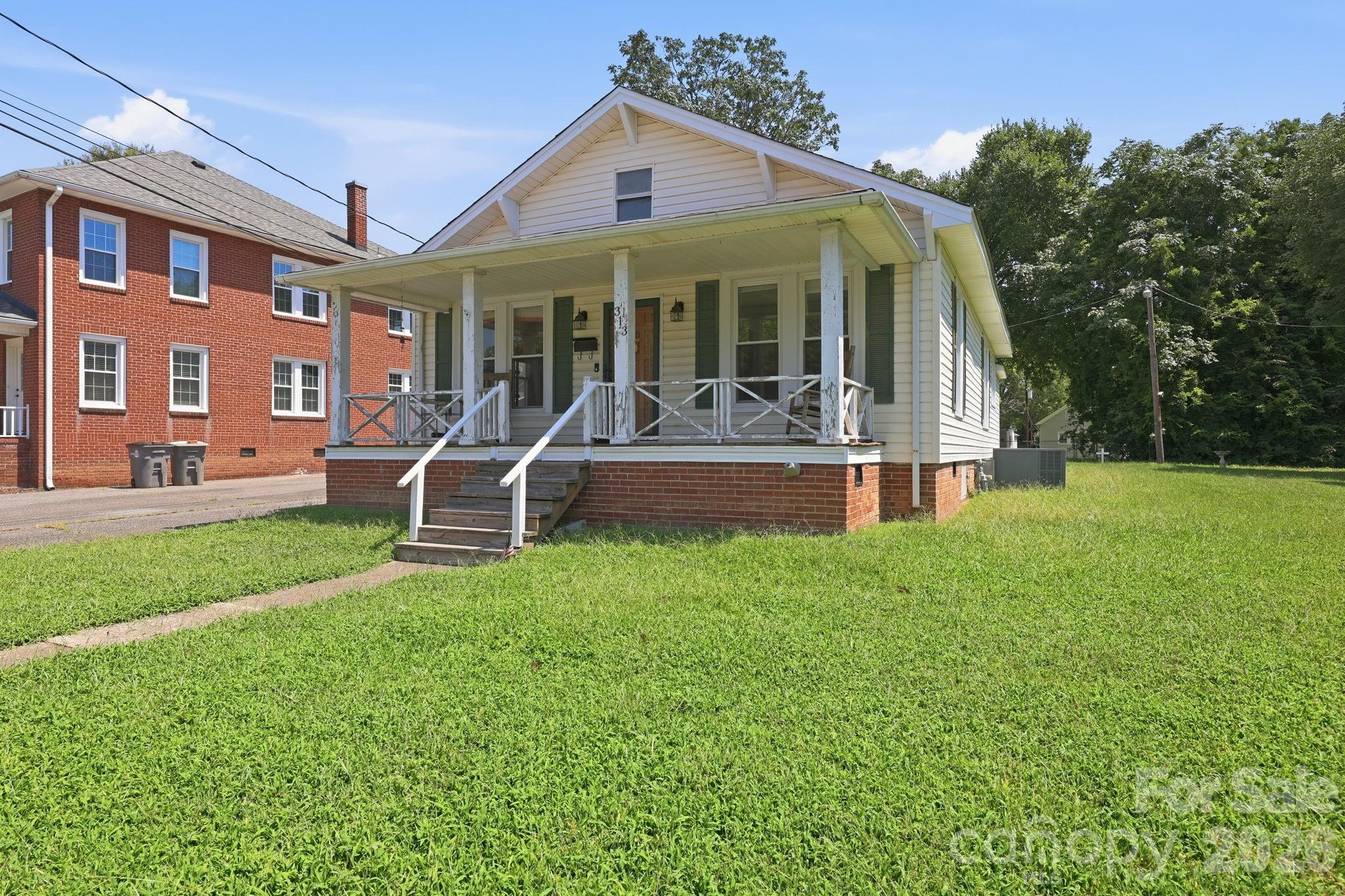 313 S Ridge Avenue Property Photo 2