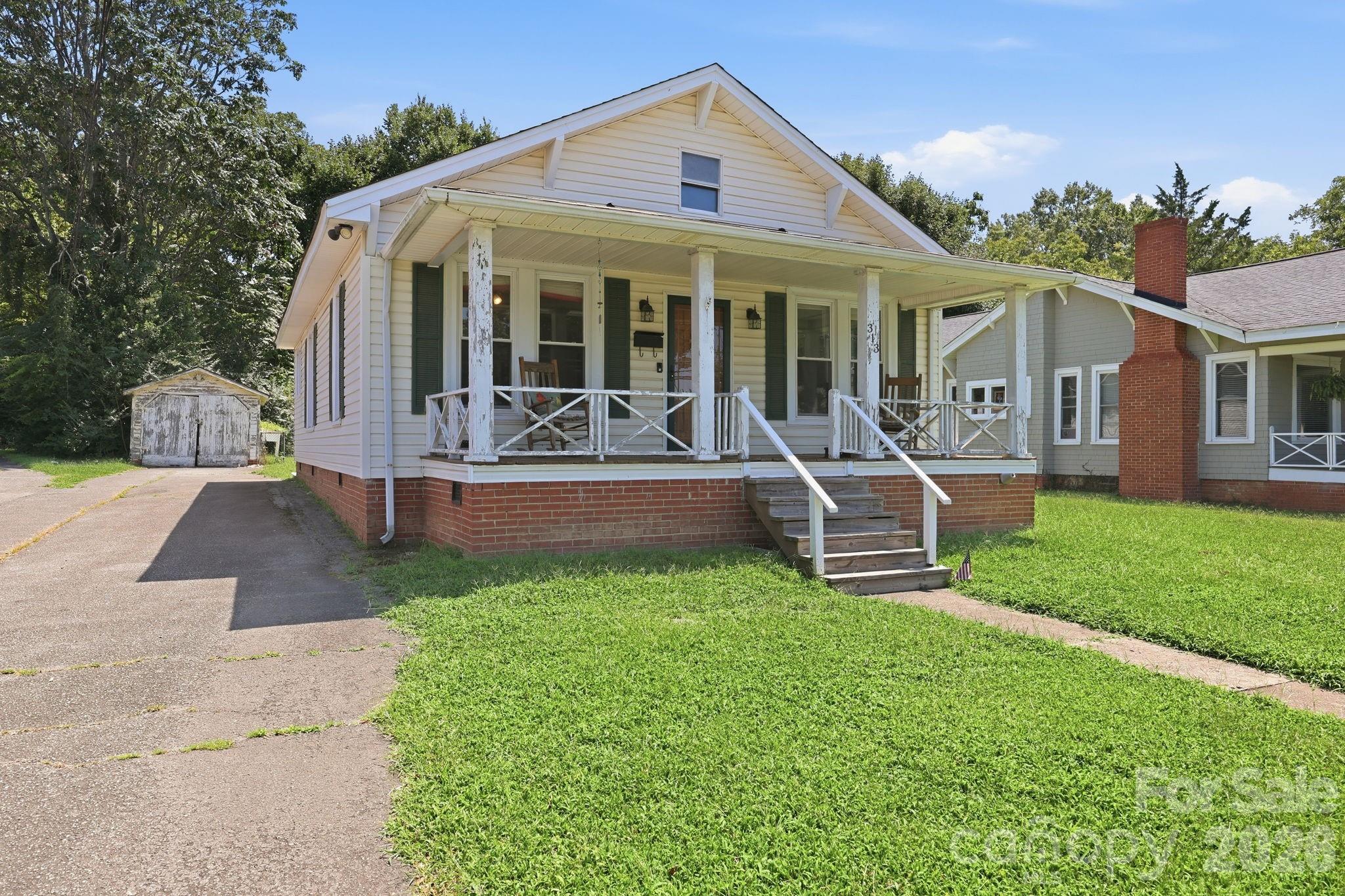 313 S Ridge Avenue Property Photo 3