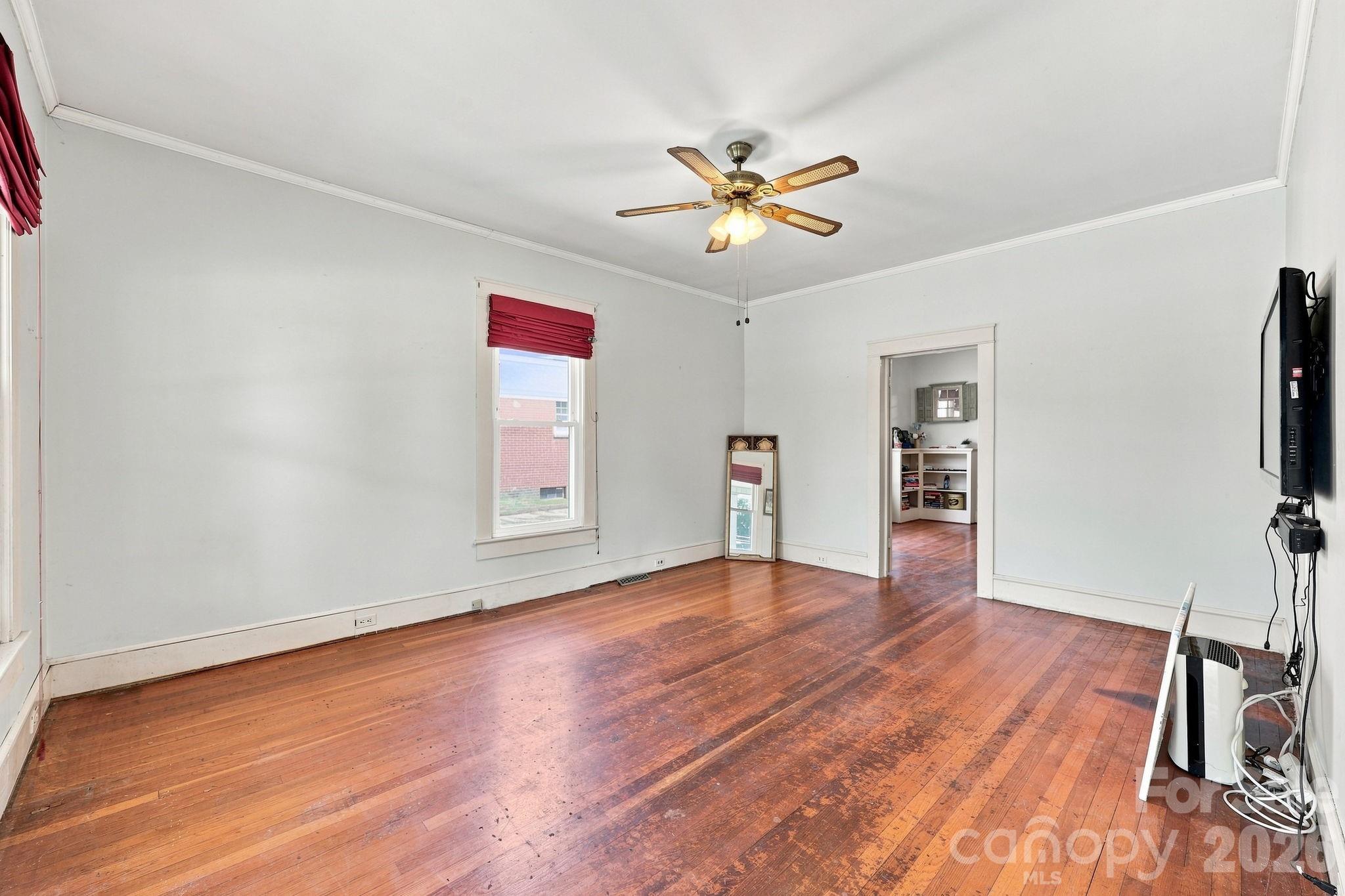 313 S Ridge Avenue Property Photo 8