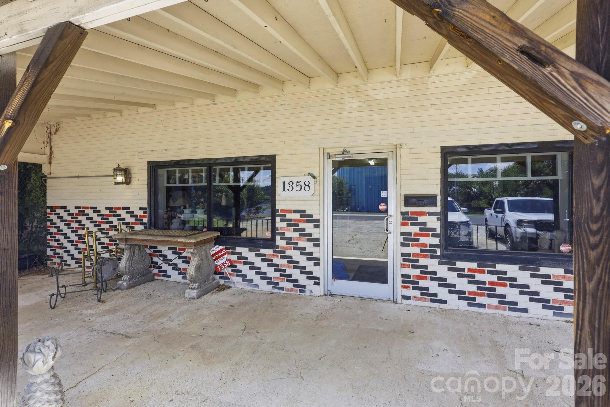 1358 W Main Street Property Photo 4