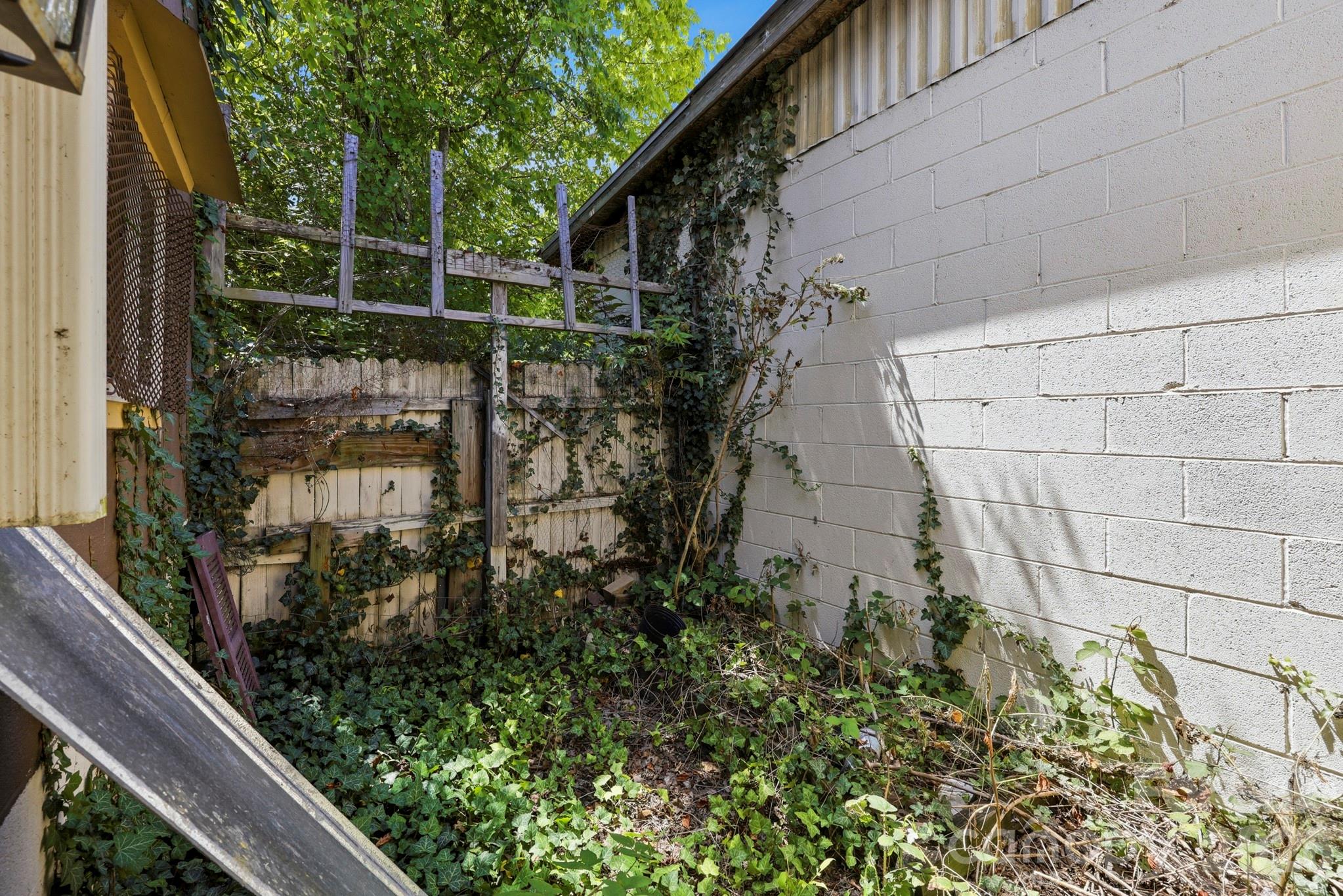 1358 W Main Street Property Photo 28