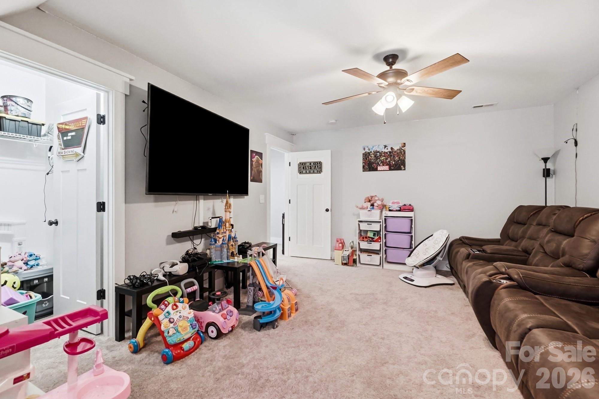 304 E Florida Avenue Property Photo 32