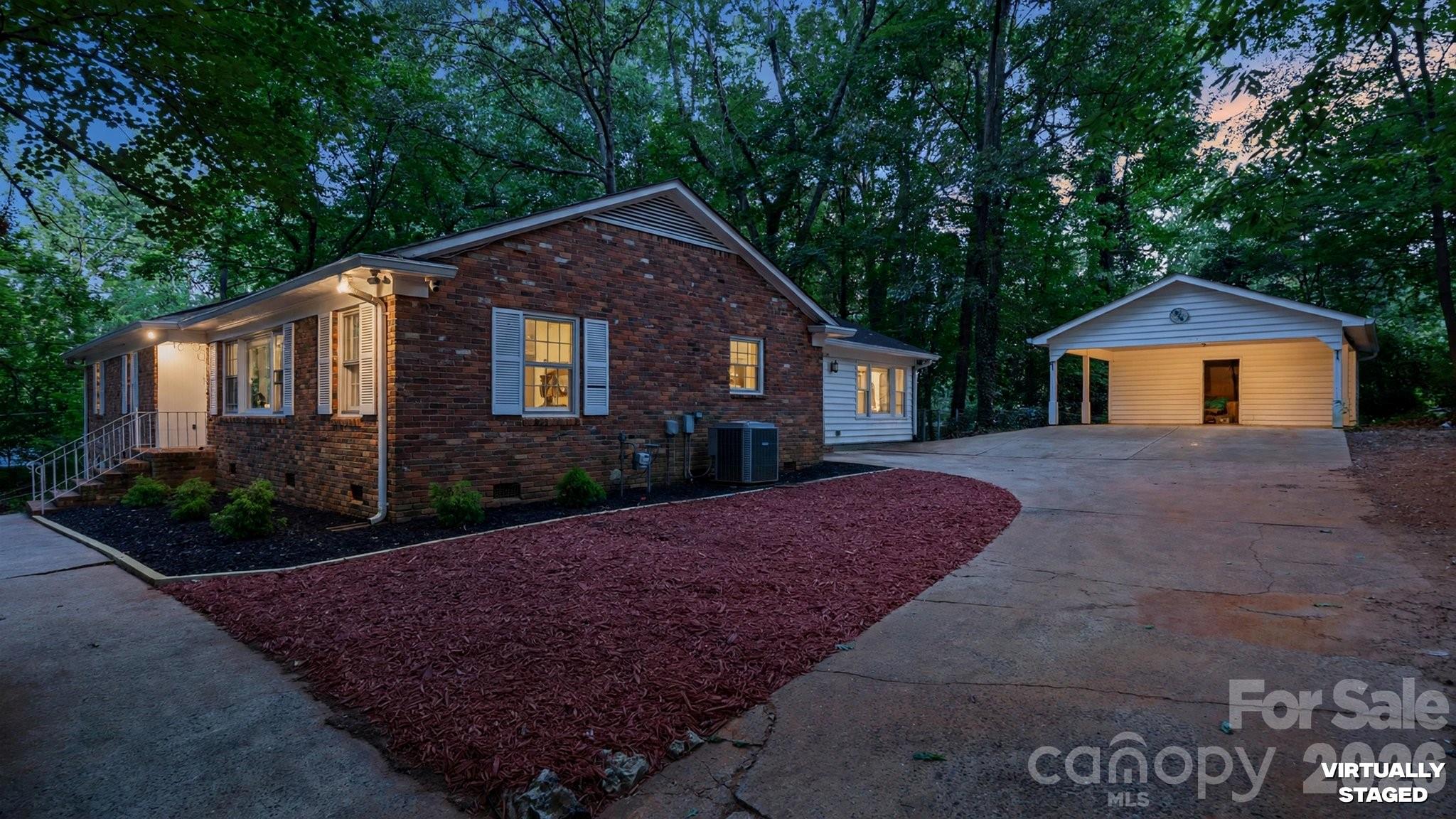 7515 Shady Lane Property Photo 2