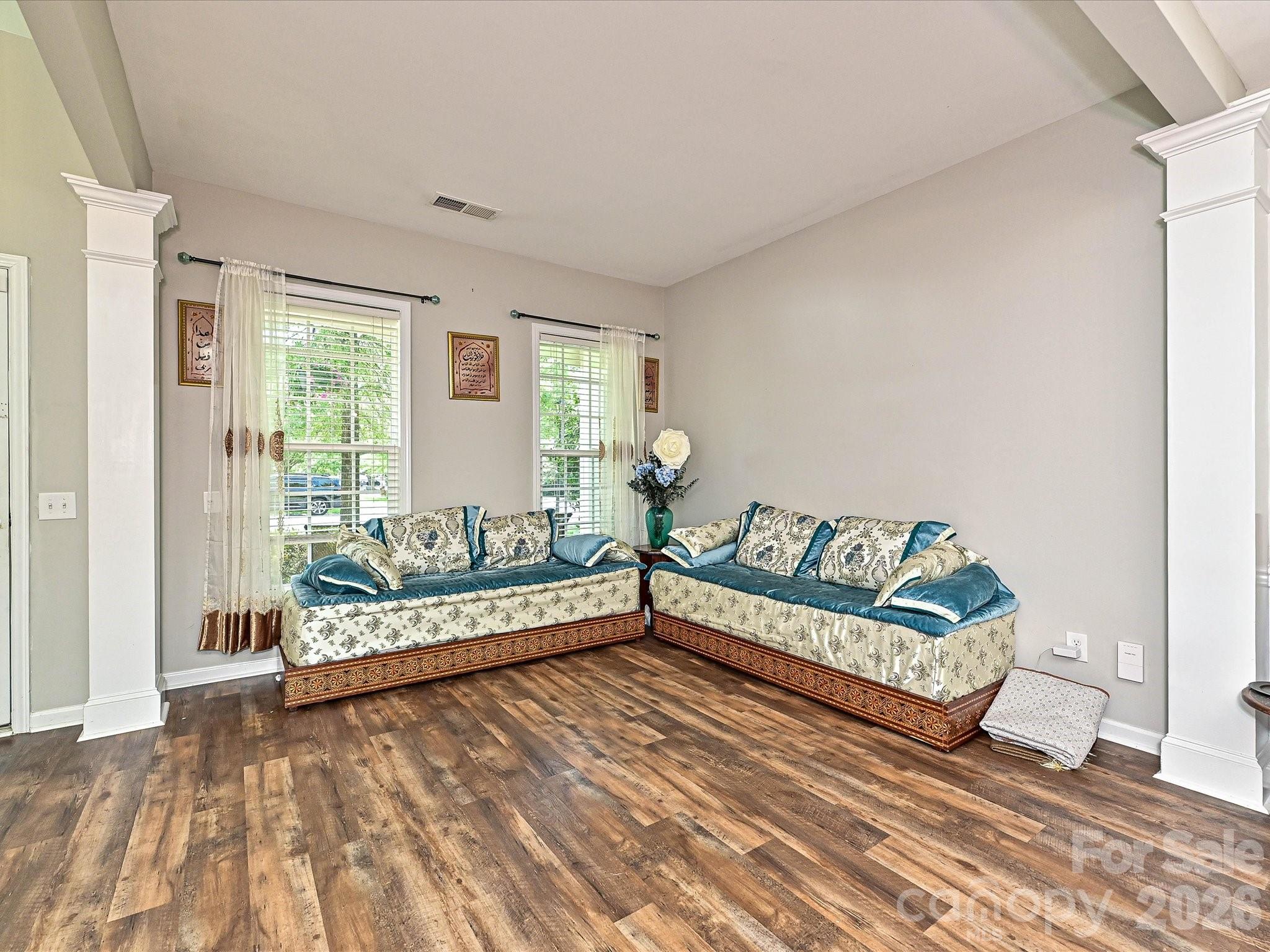 2505 Mullis Lane Property Photo 6