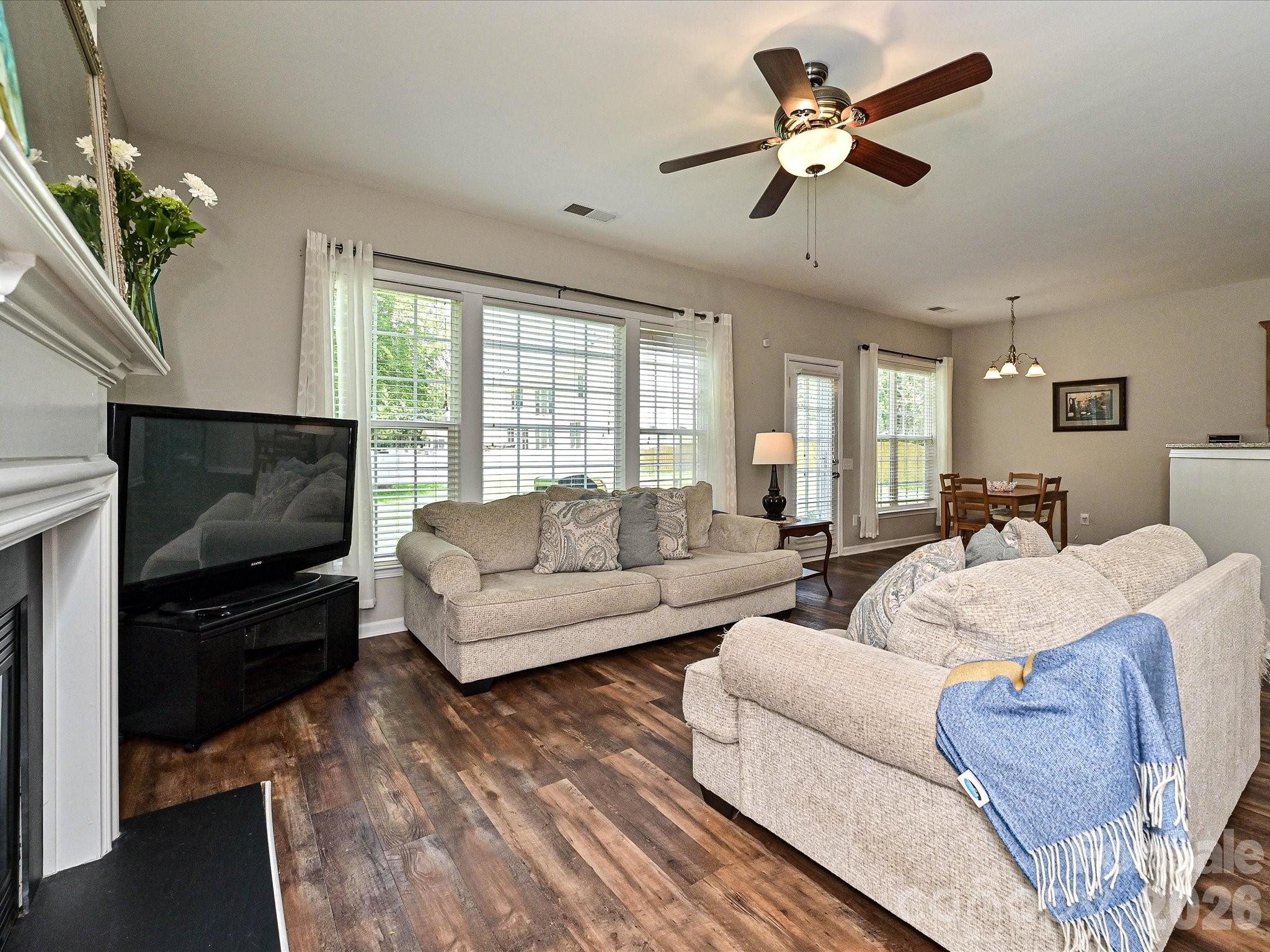 2505 Mullis Lane Property Photo 10