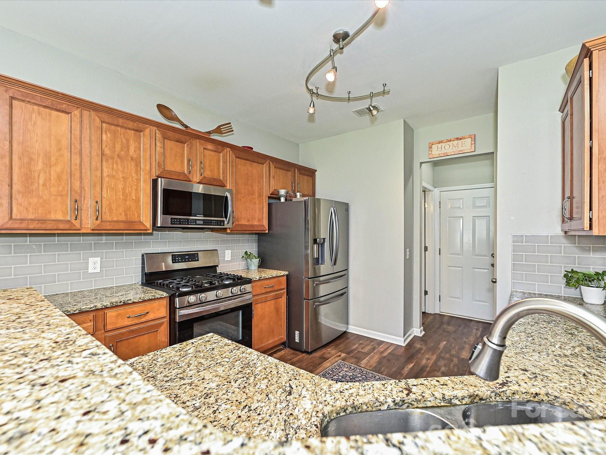 2505 Mullis Lane Property Photo 12