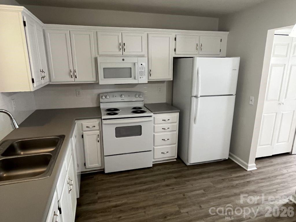 3122 Periwinkle Court Property Photo 6