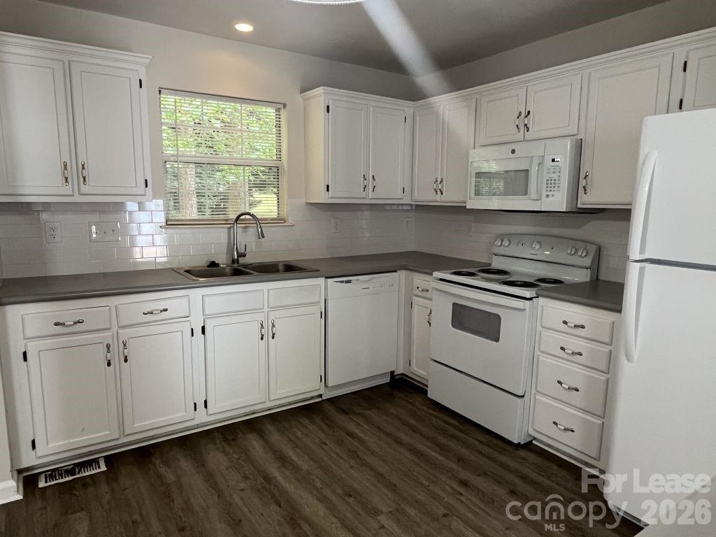 3122 Periwinkle Court Property Photo 7