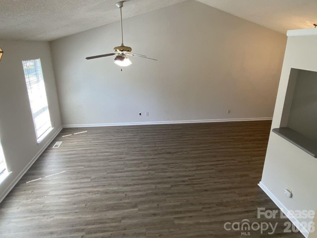 3122 Periwinkle Court Property Photo 9