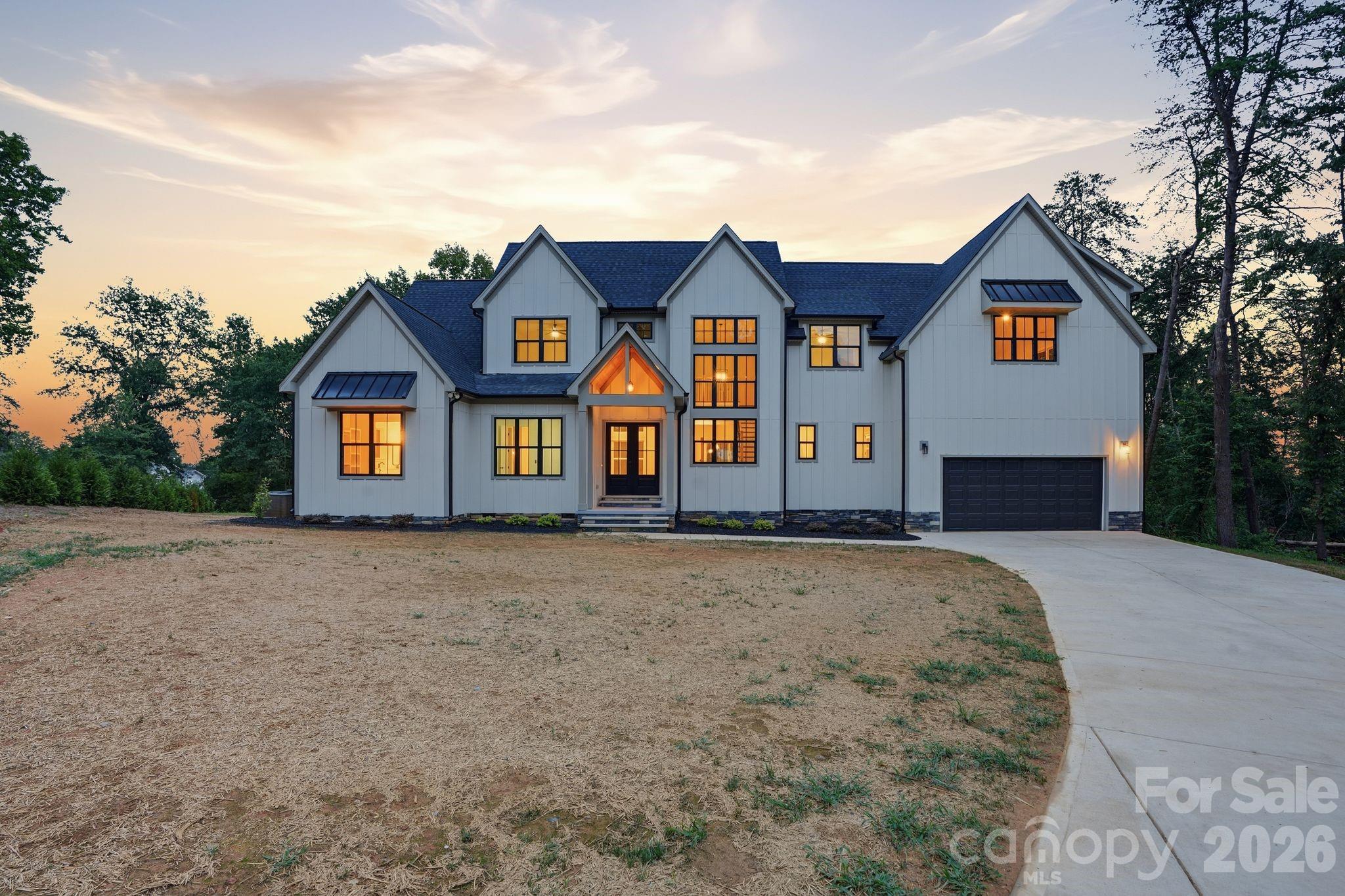 301 Spanish Oak Lane Property Photo 3
