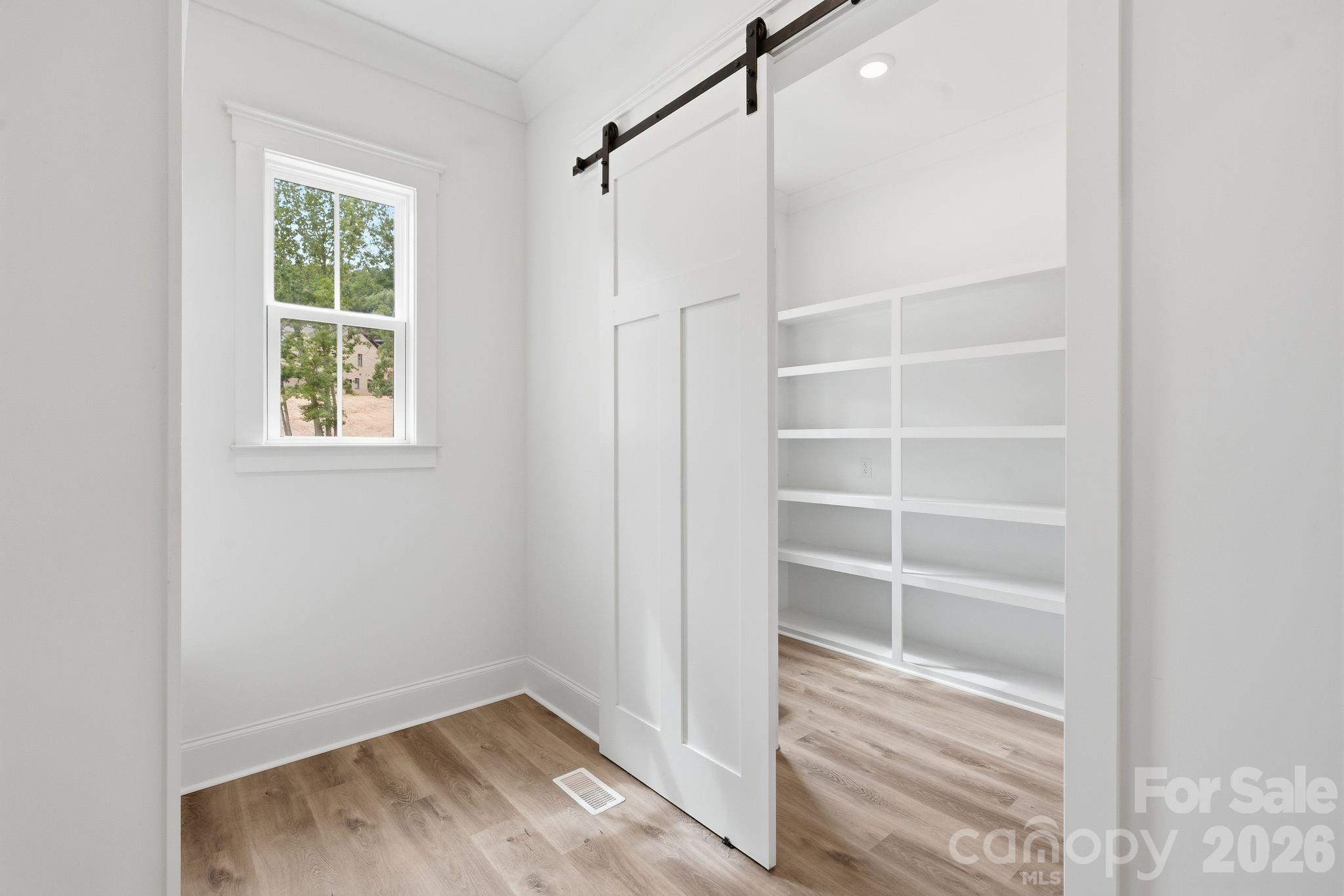 301 Spanish Oak Lane Property Photo 12