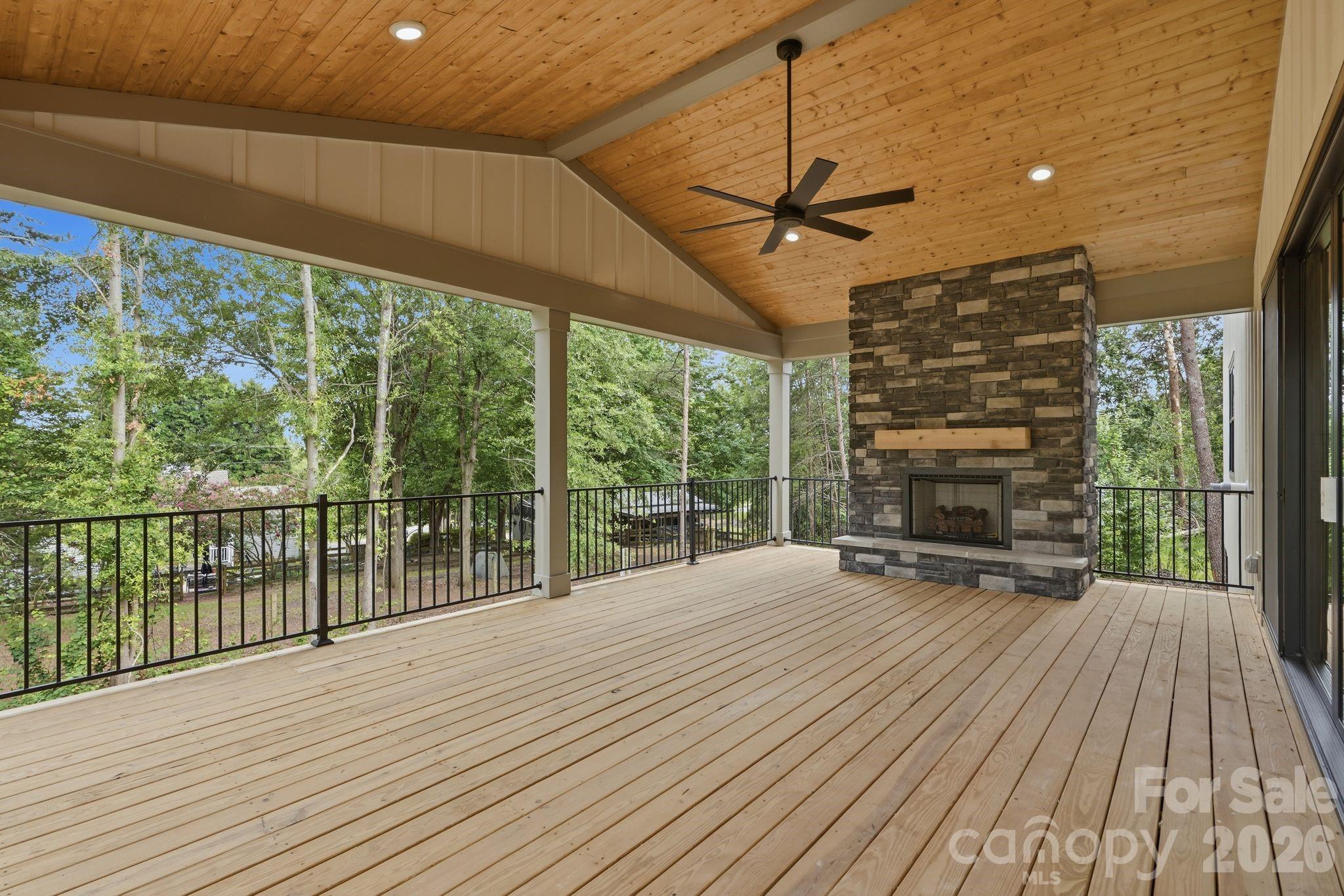 301 Spanish Oak Lane Property Photo 29