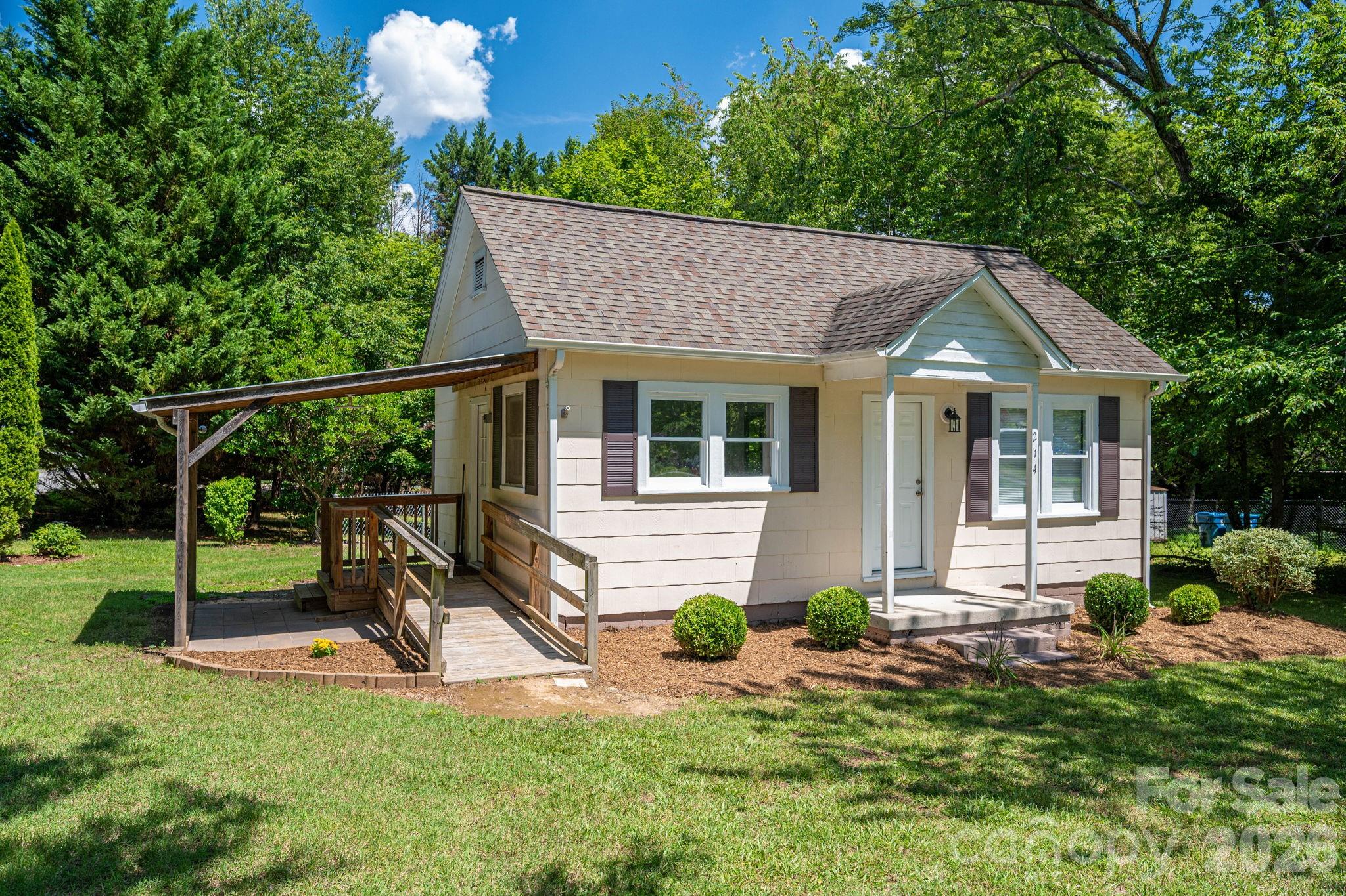 214 23rd Street Property Photo 1
