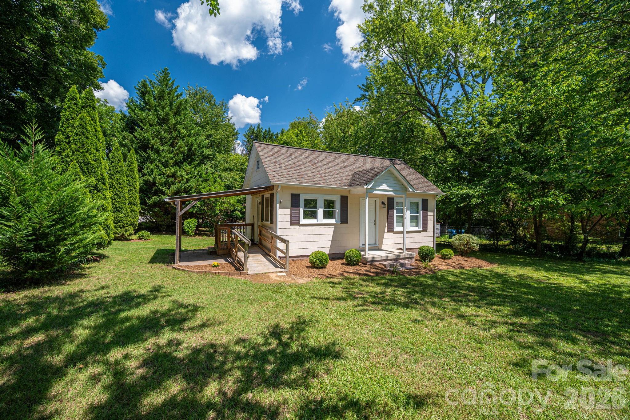 214 23rd Street Property Photo 5