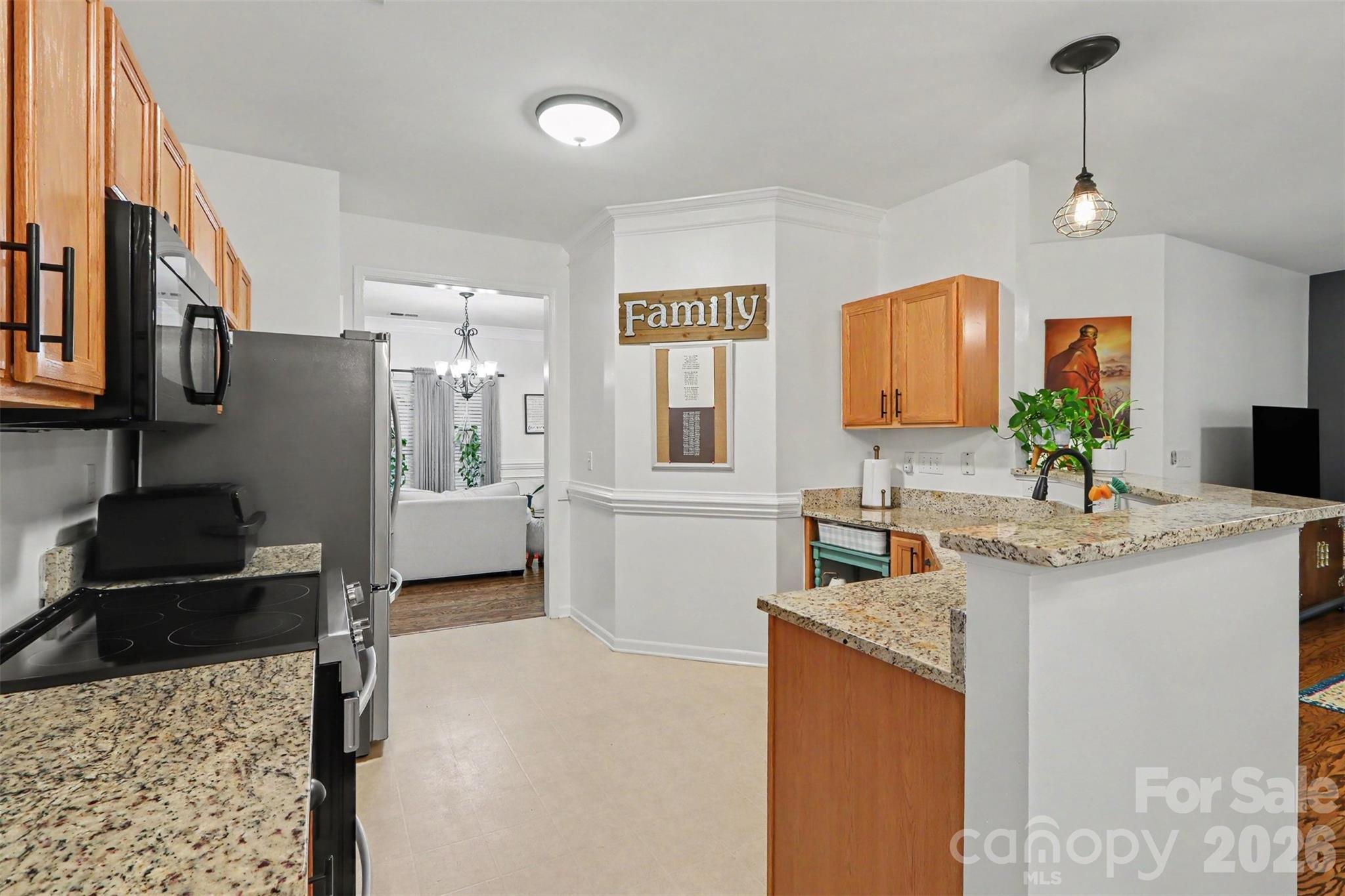 6715 Tanners Creek Drive Property Photo 6