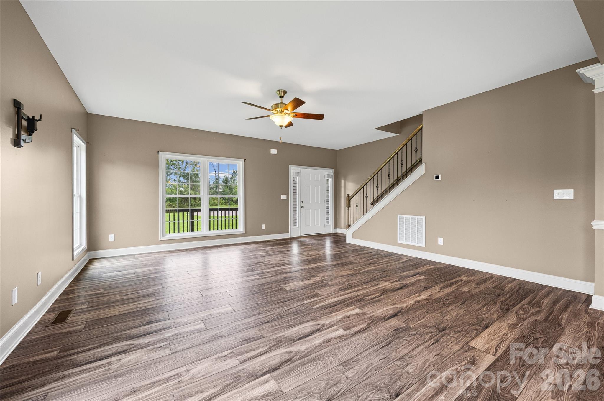 6211 Griffith Road Property Photo 3