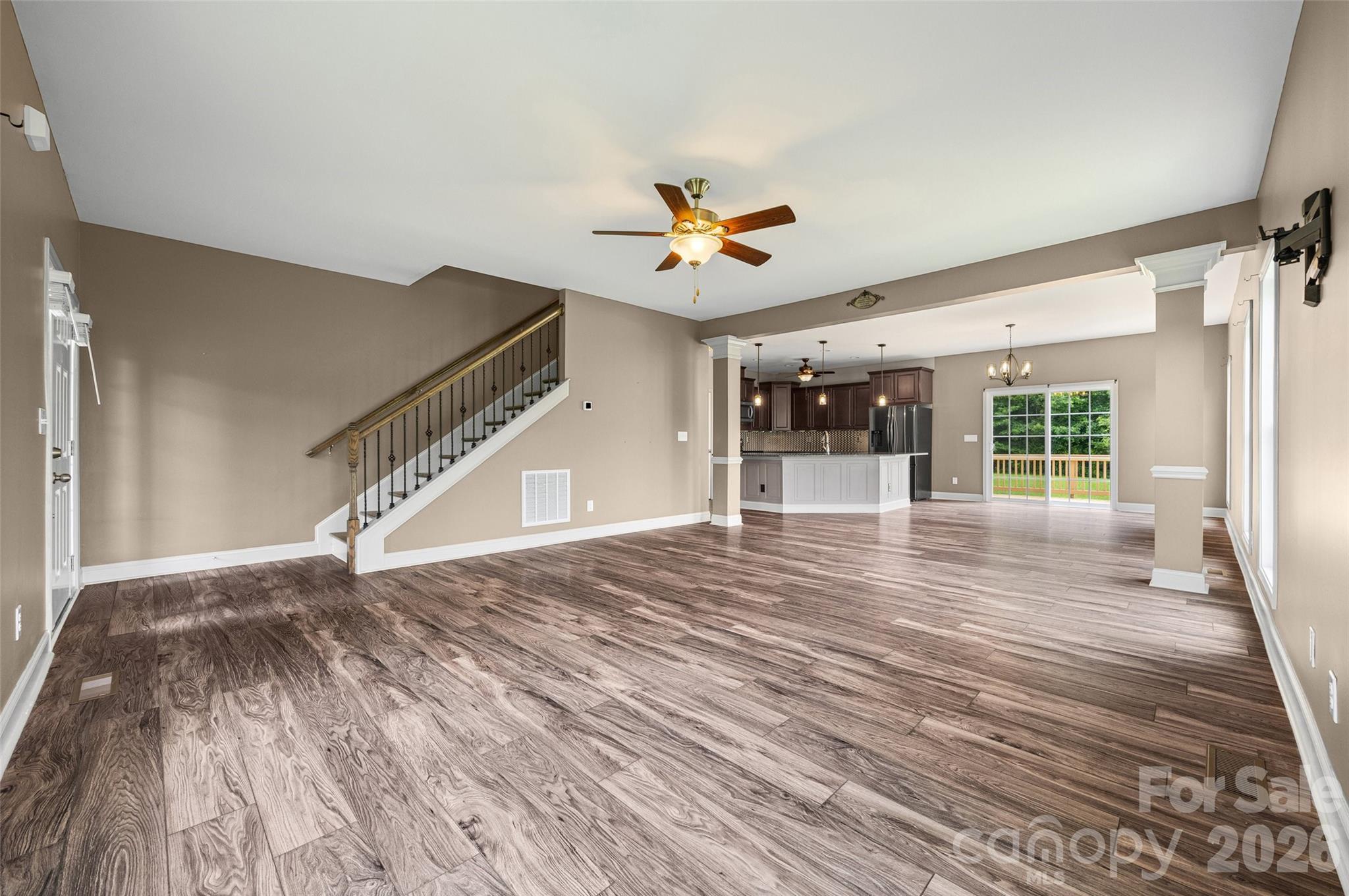 6211 Griffith Road Property Photo 6