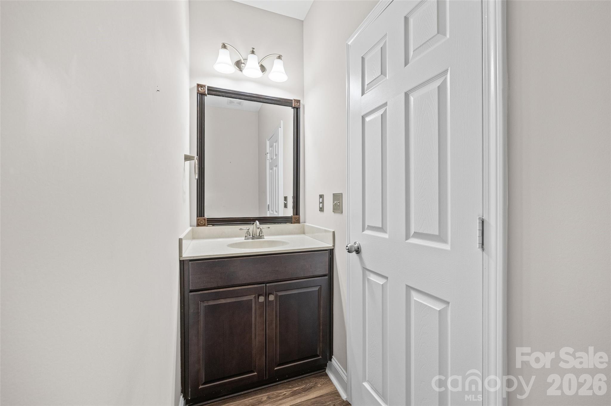 6211 Griffith Road Property Photo 10