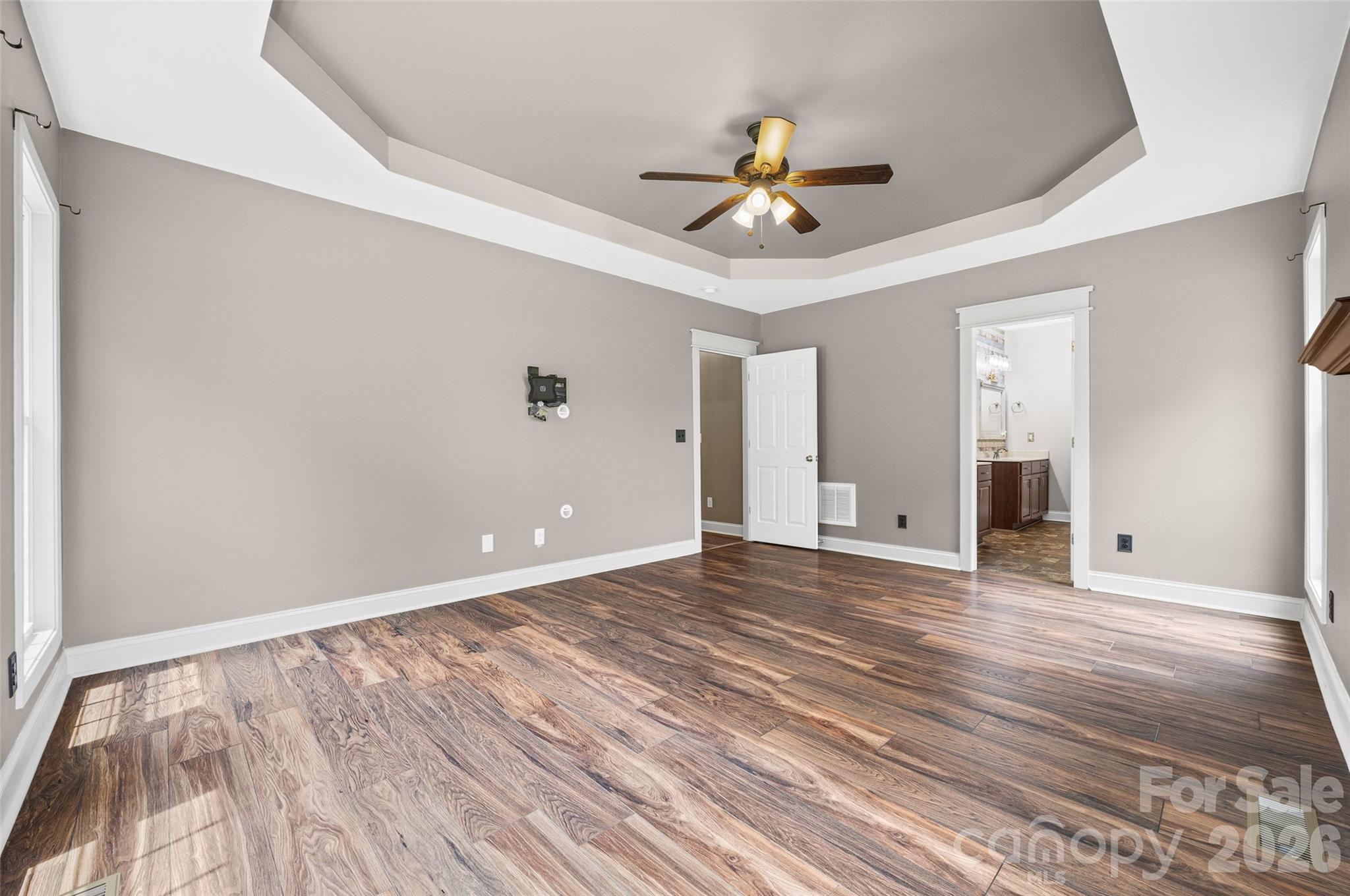 6211 Griffith Road Property Photo 11