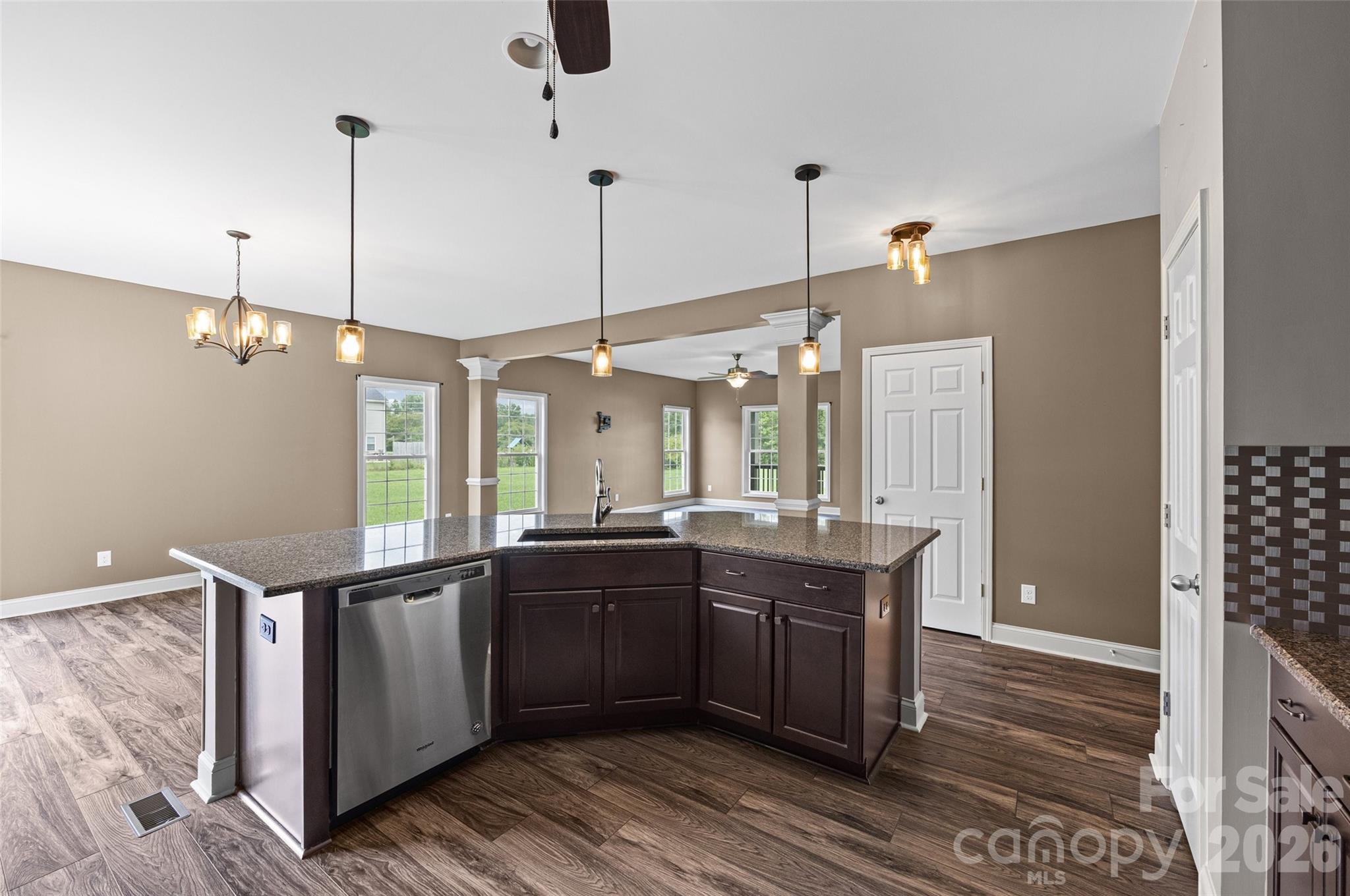 6211 Griffith Road Property Photo 11