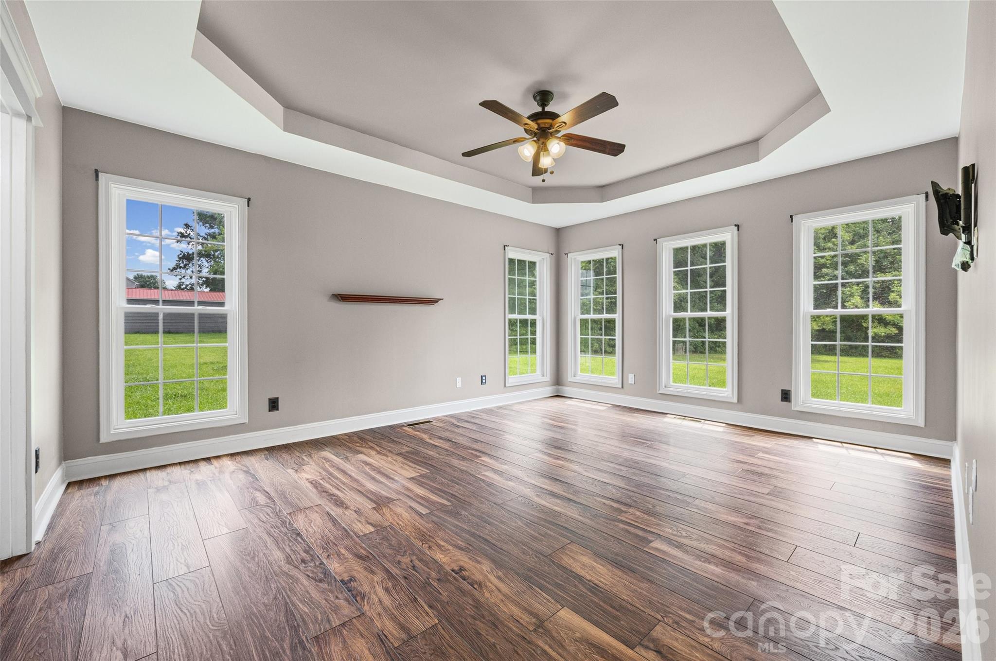 6211 Griffith Road Property Photo 12