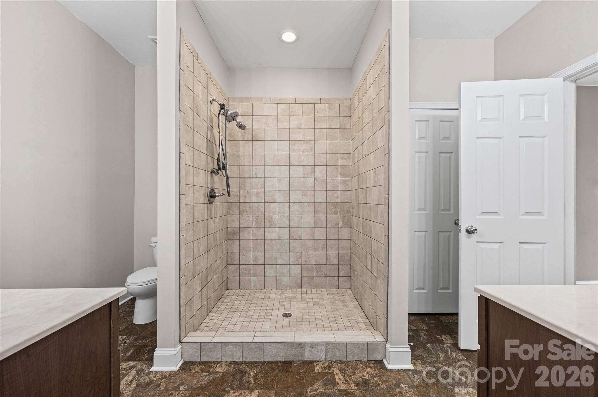 6211 Griffith Road Property Photo 17