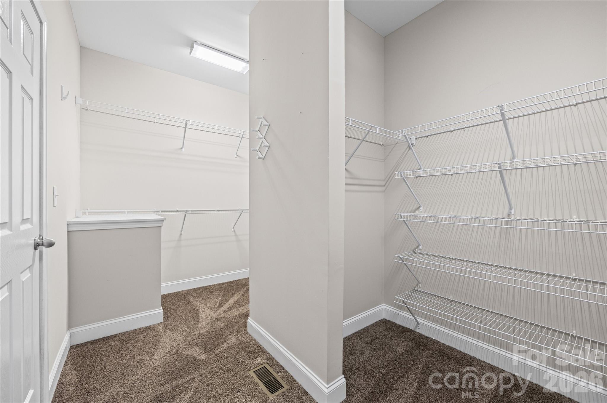 6211 Griffith Road Property Photo 20