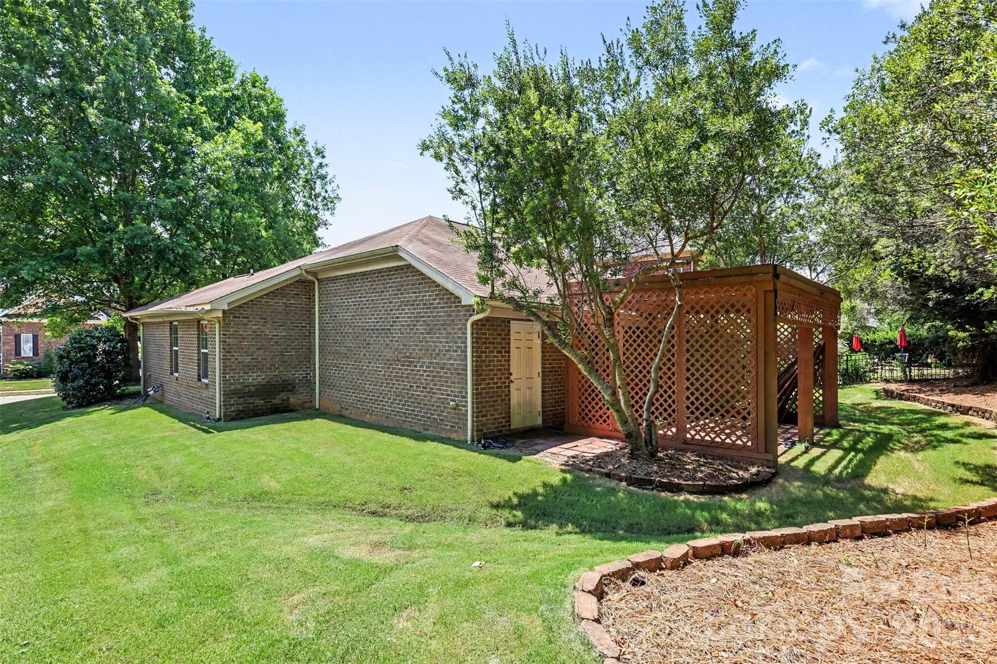 207 Edenshire Court Property Photo 40
