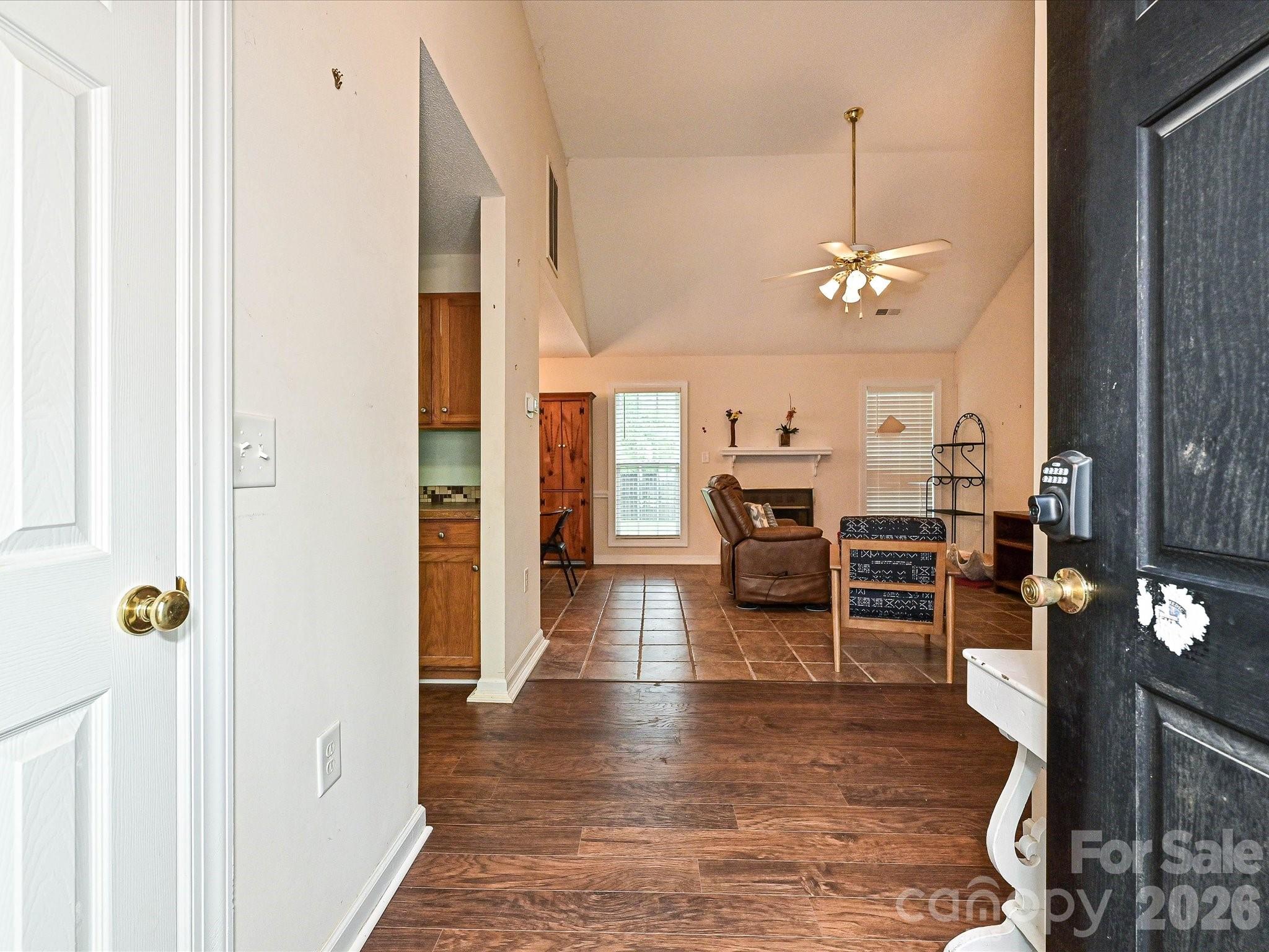 2814 Rosemeade Drive Property Photo 2