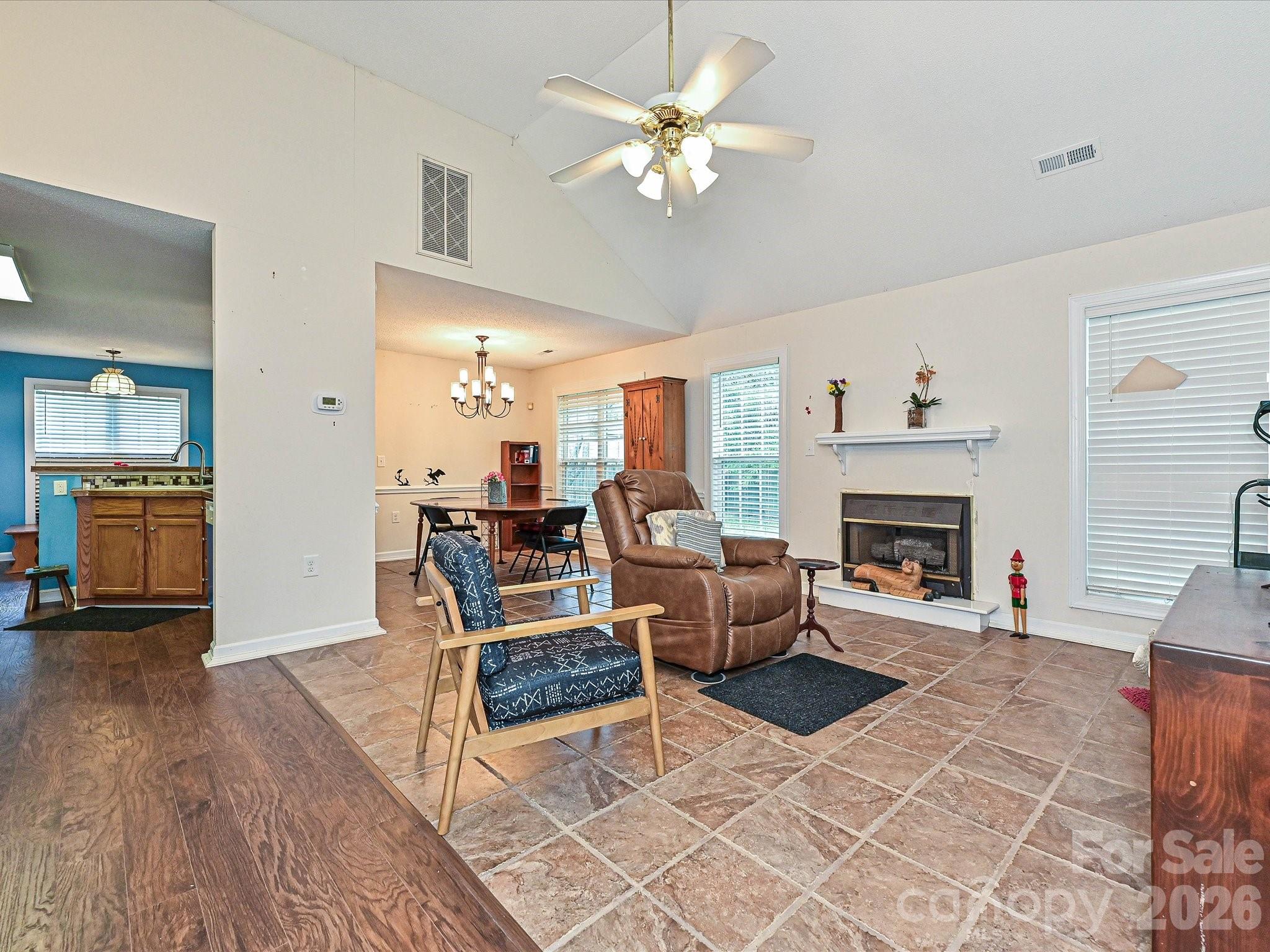 2814 Rosemeade Drive Property Photo 3