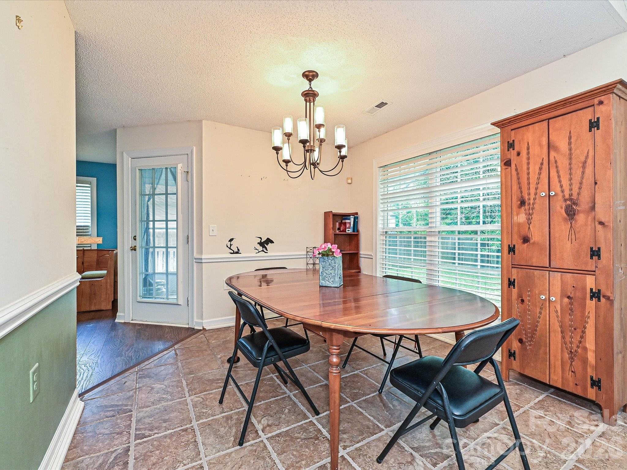 2814 Rosemeade Drive Property Photo 6
