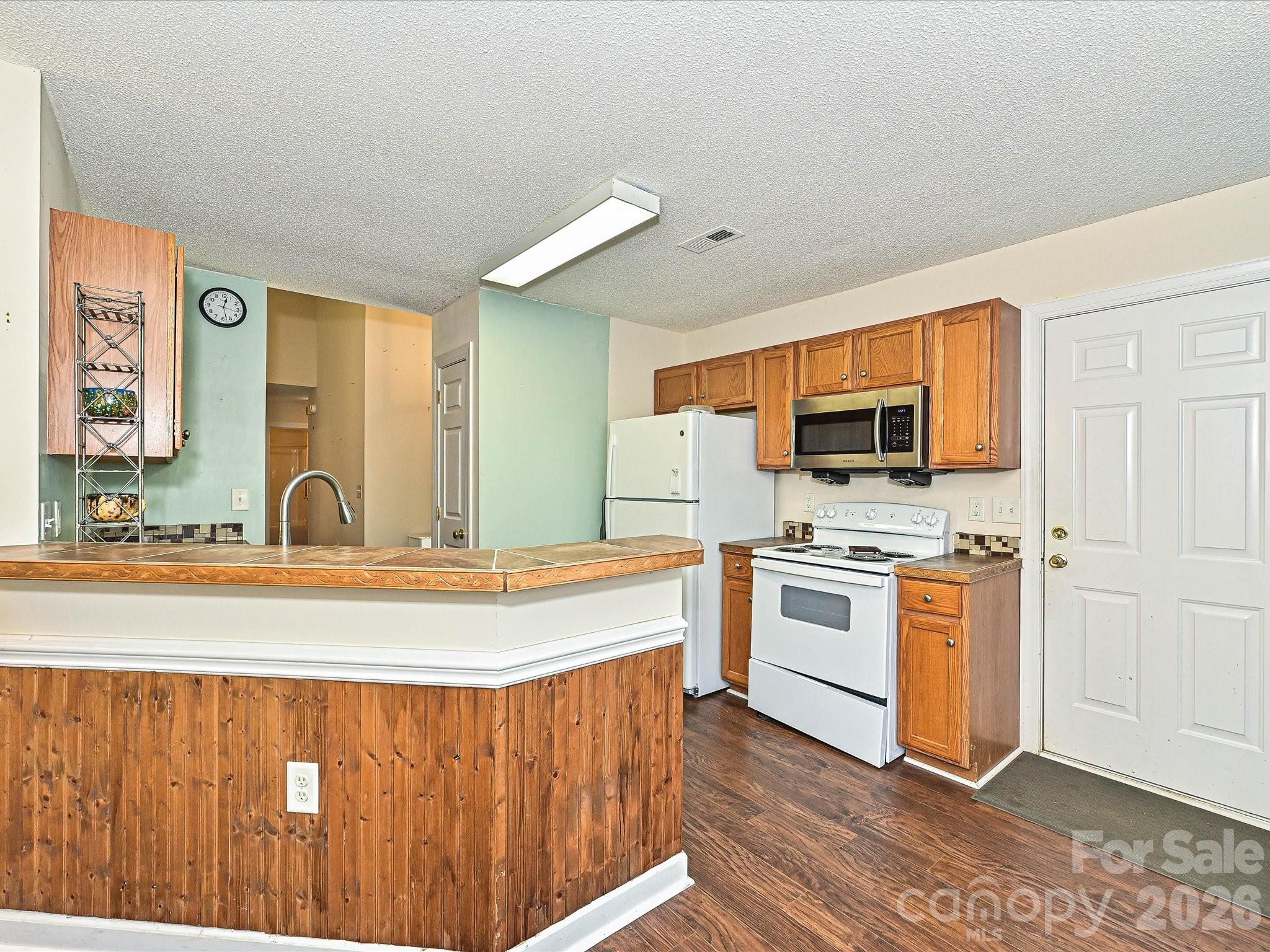 2814 Rosemeade Drive Property Photo 9