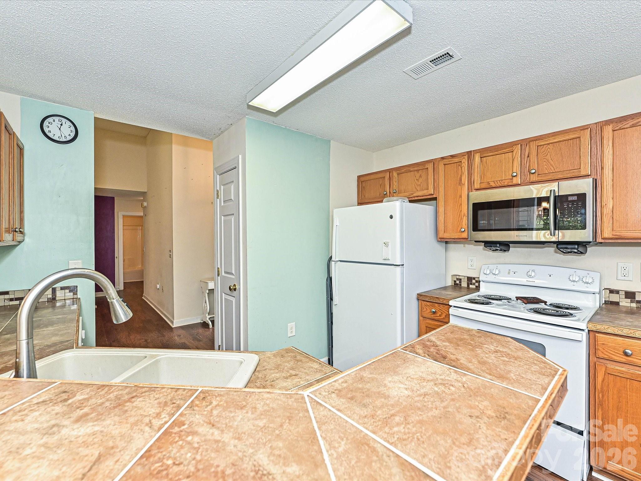 2814 Rosemeade Drive Property Photo 10