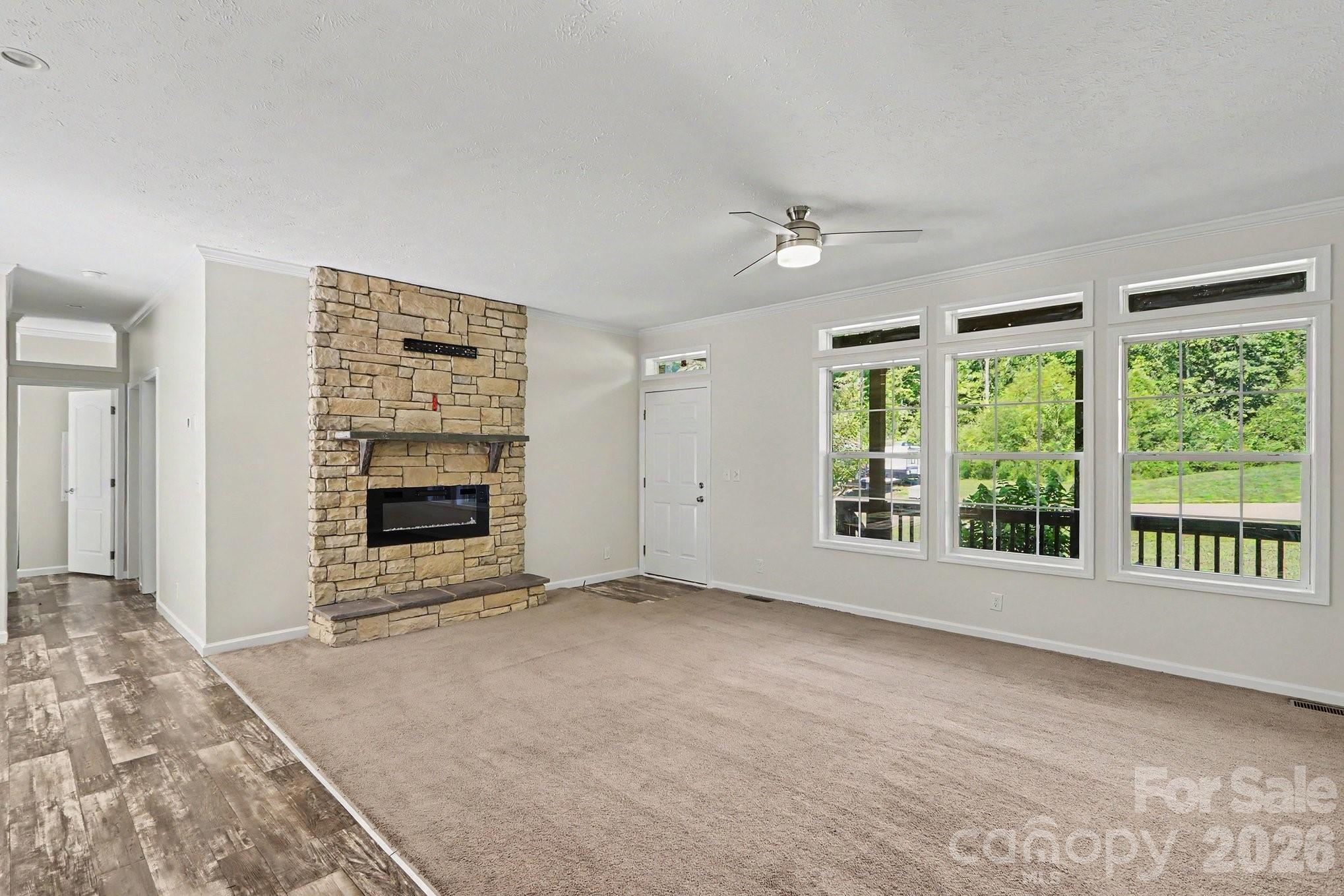 806 New Castle Court Property Photo 6