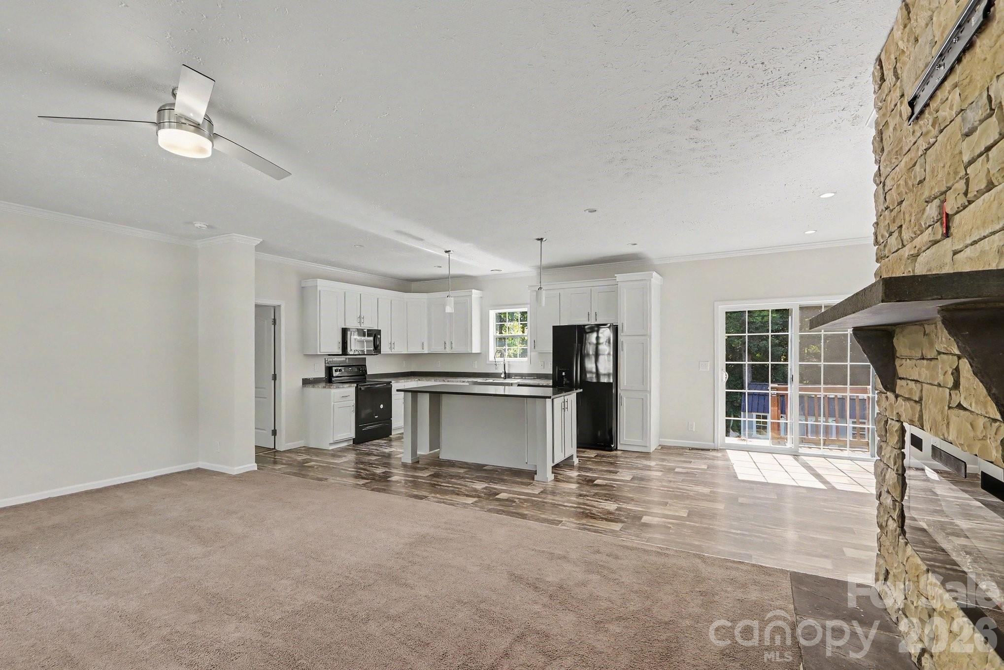 806 New Castle Court Property Photo 7