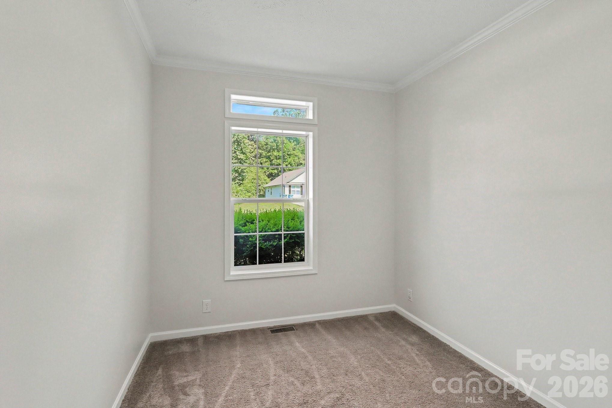 806 New Castle Court Property Photo 13