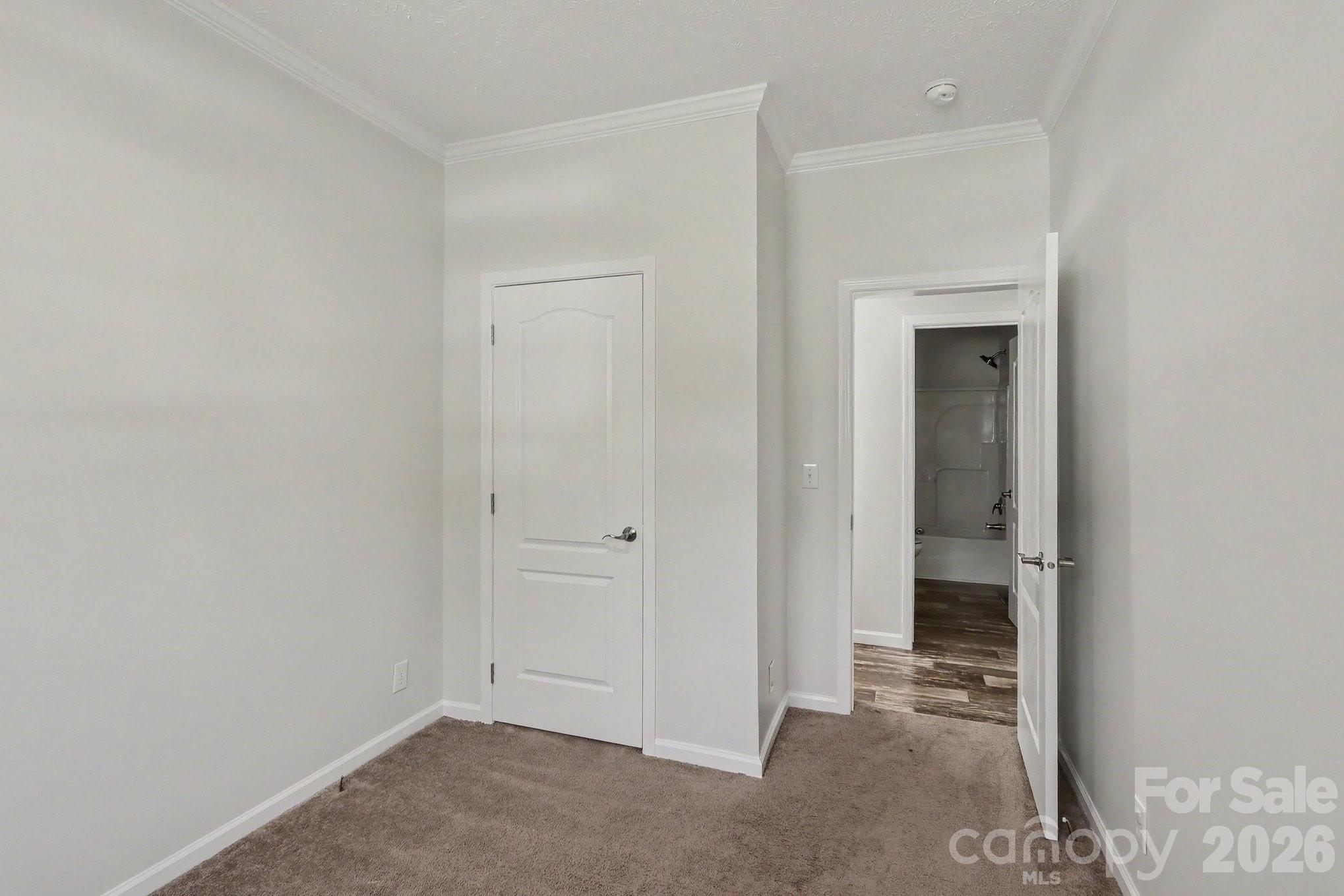 806 New Castle Court Property Photo 14