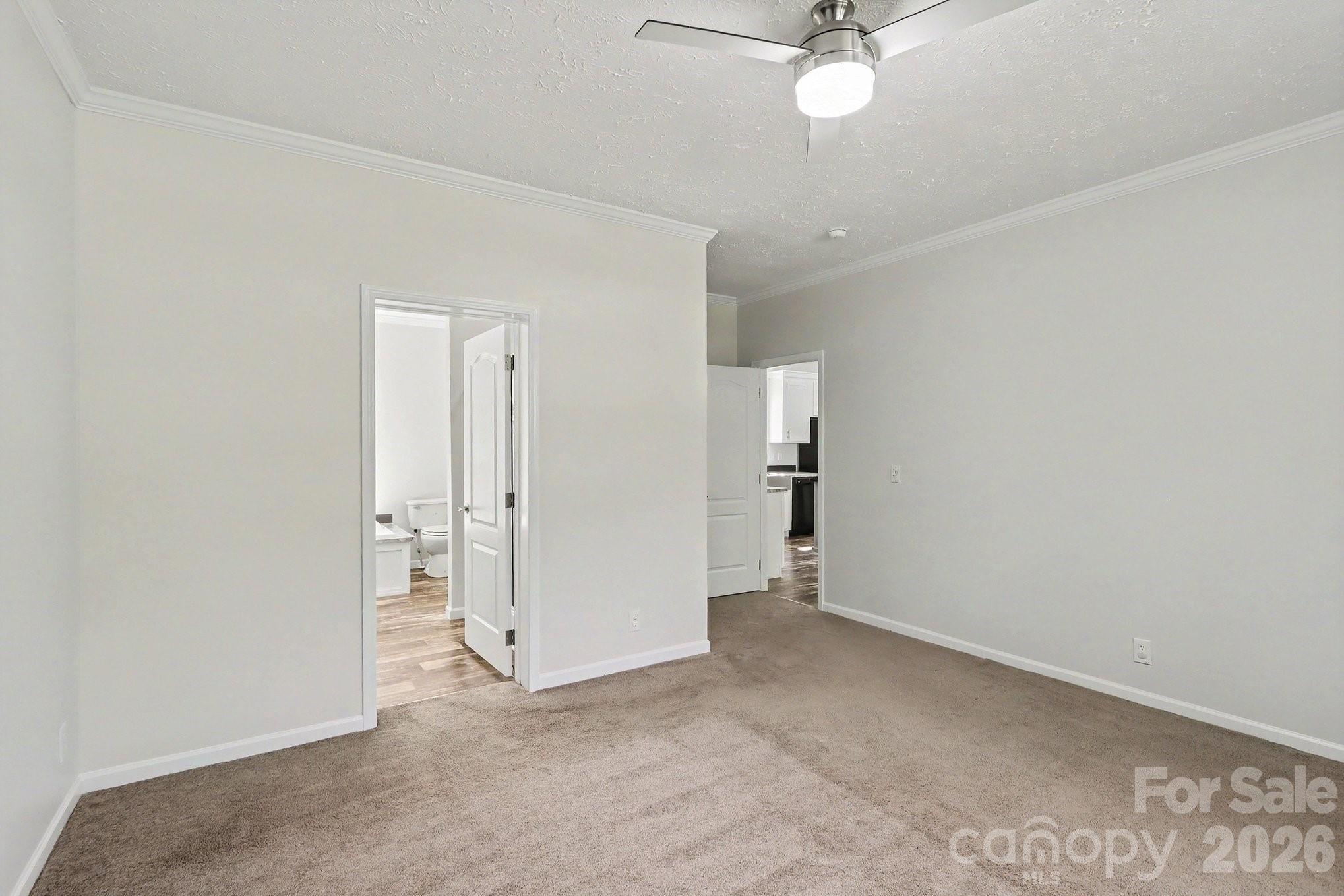 806 New Castle Court Property Photo 19