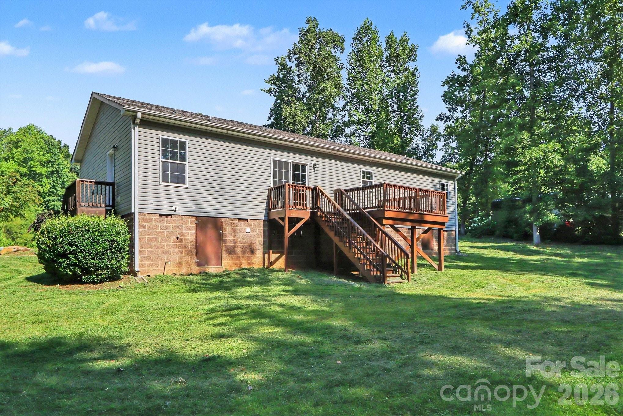806 New Castle Court Property Photo 27